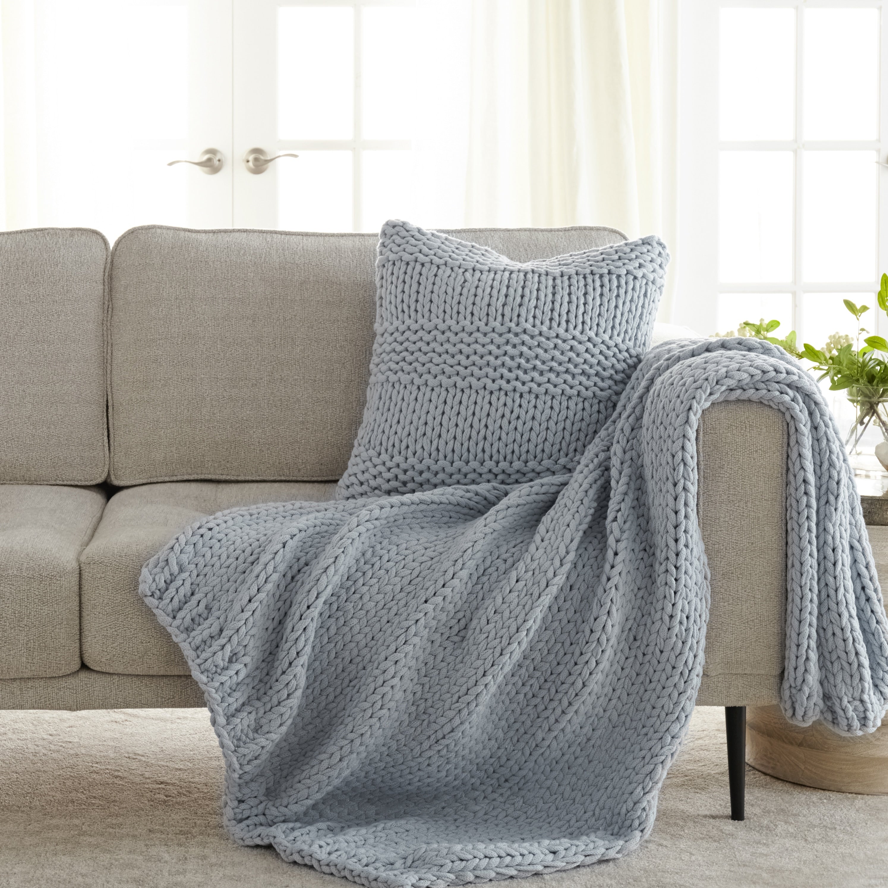 Chunky Throw Blanket and Decor Pillow Bundle