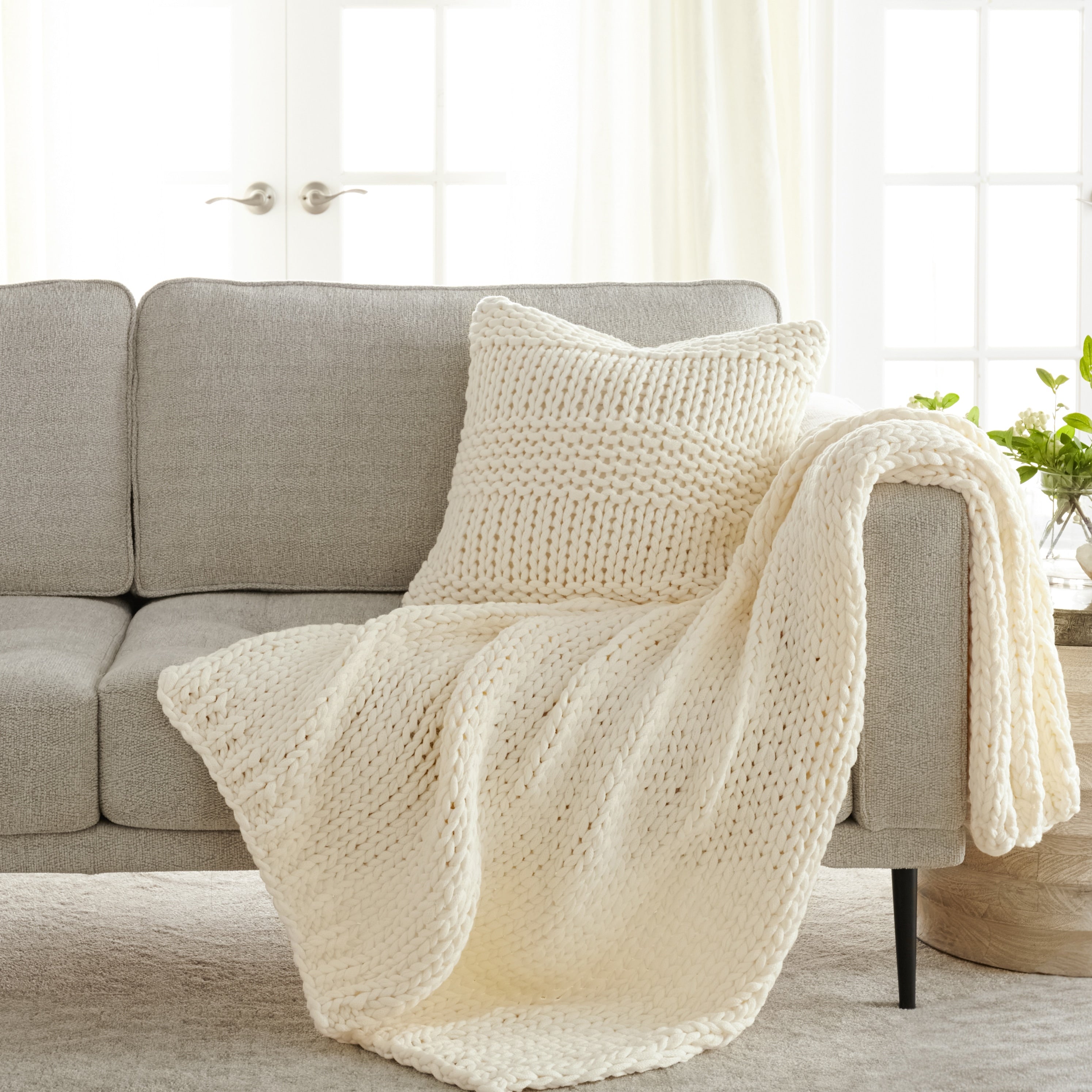 Chunky Throw Blanket and Decor Pillow Bundle