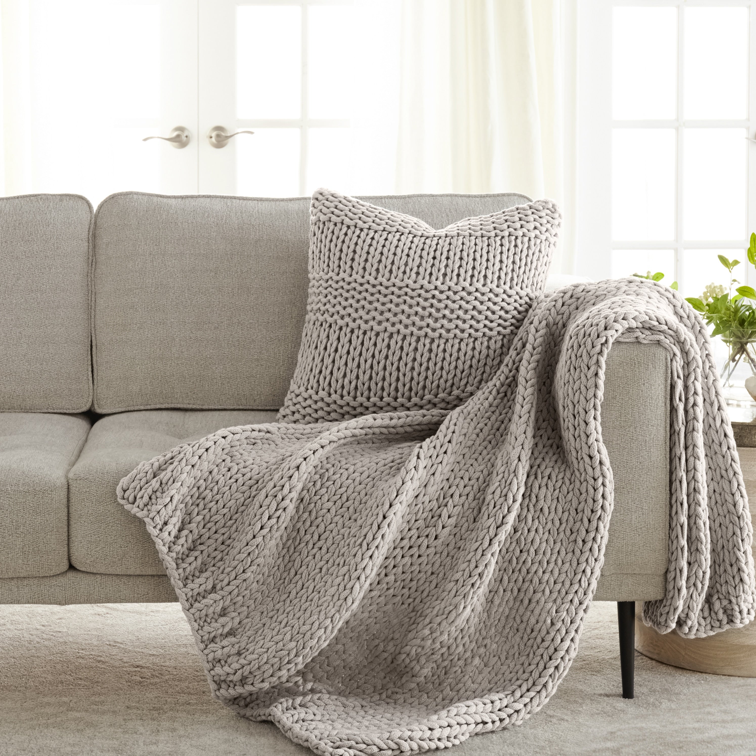 Chunky Throw Blanket and Decor Pillow Bundle