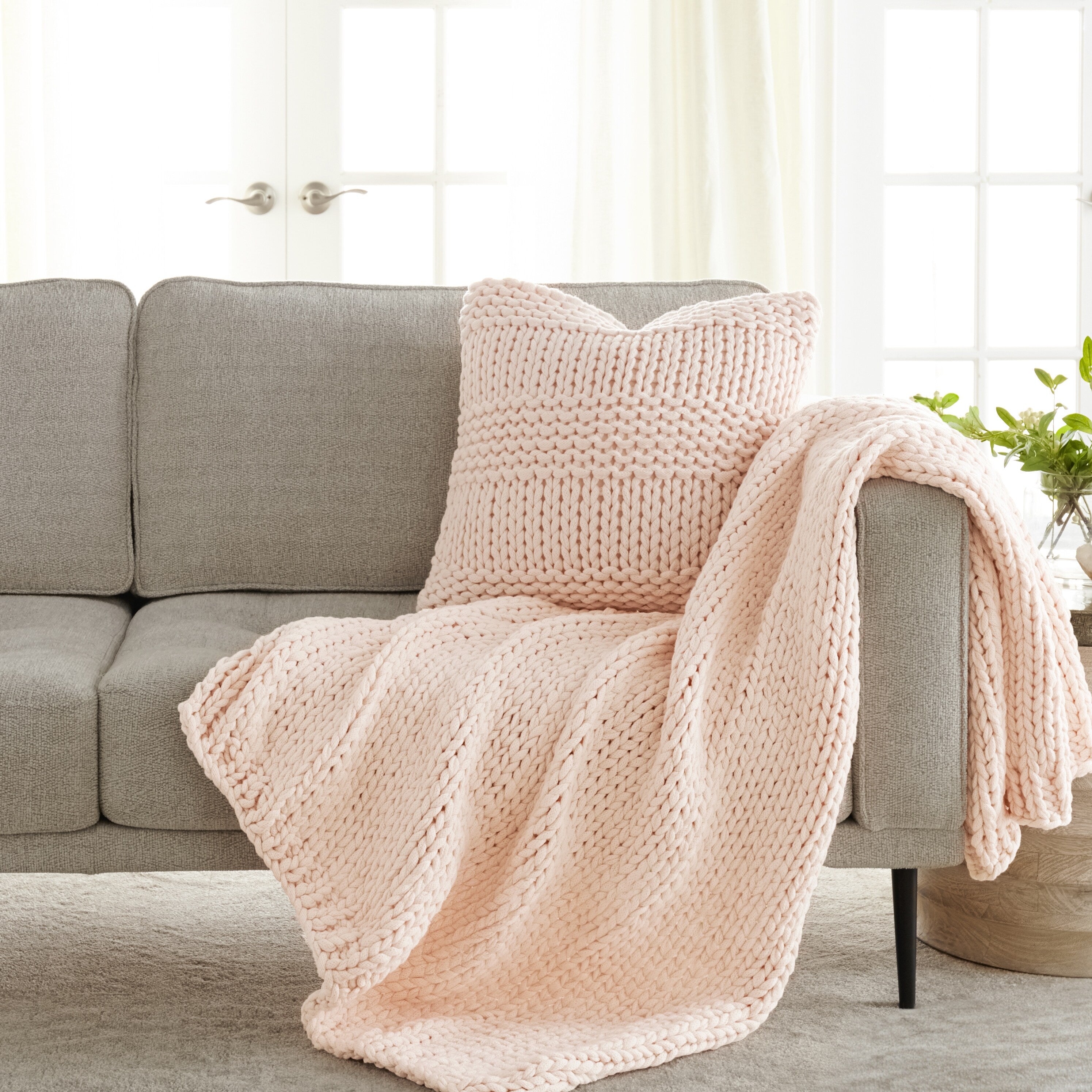 Chunky Throw Blanket and Decor Pillow Bundle