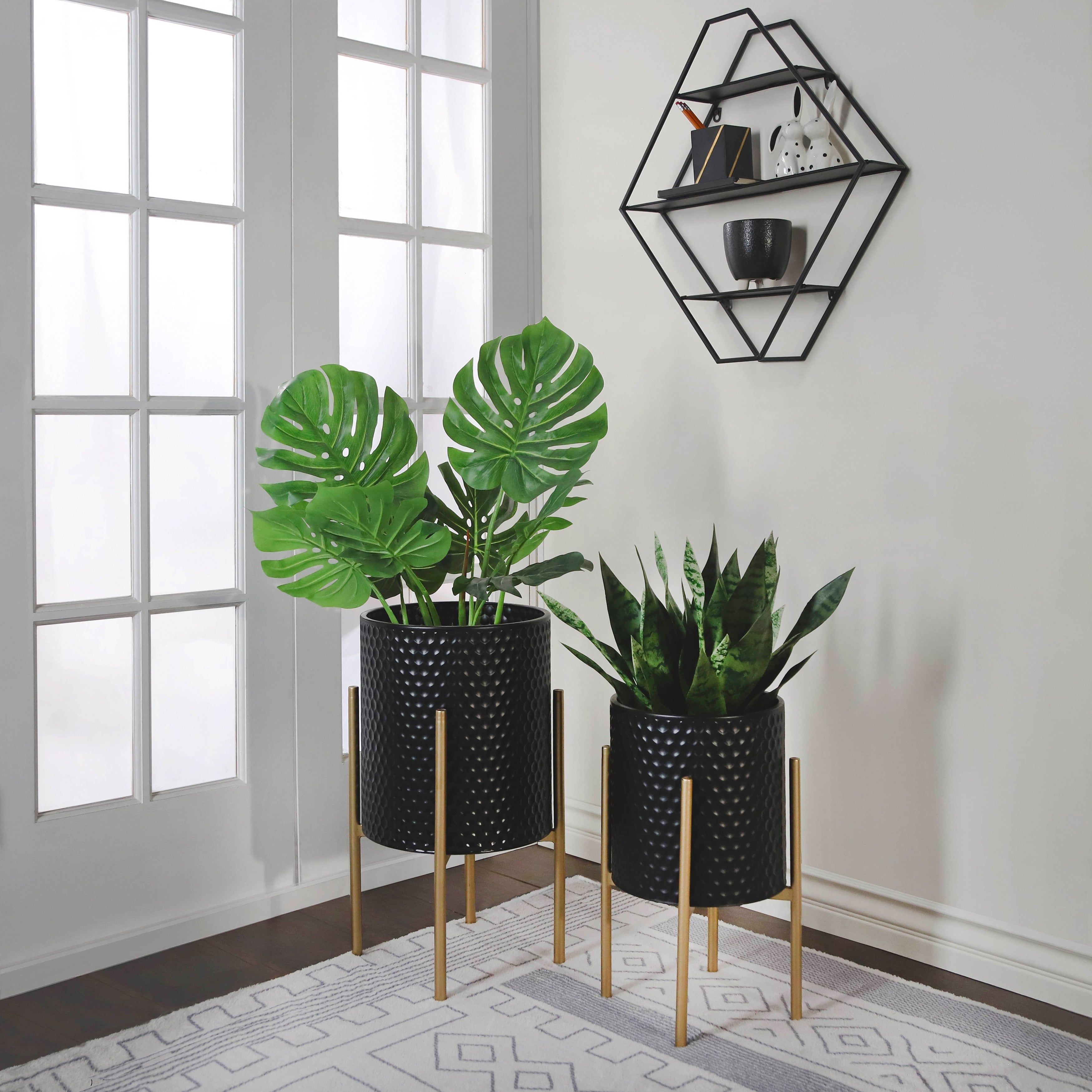 Sagebrook Home Chic Modern Planter Set of 2 - A Statement Piece for Indoor or Outdoor Greenery, Ideal for Contemporary Spaces