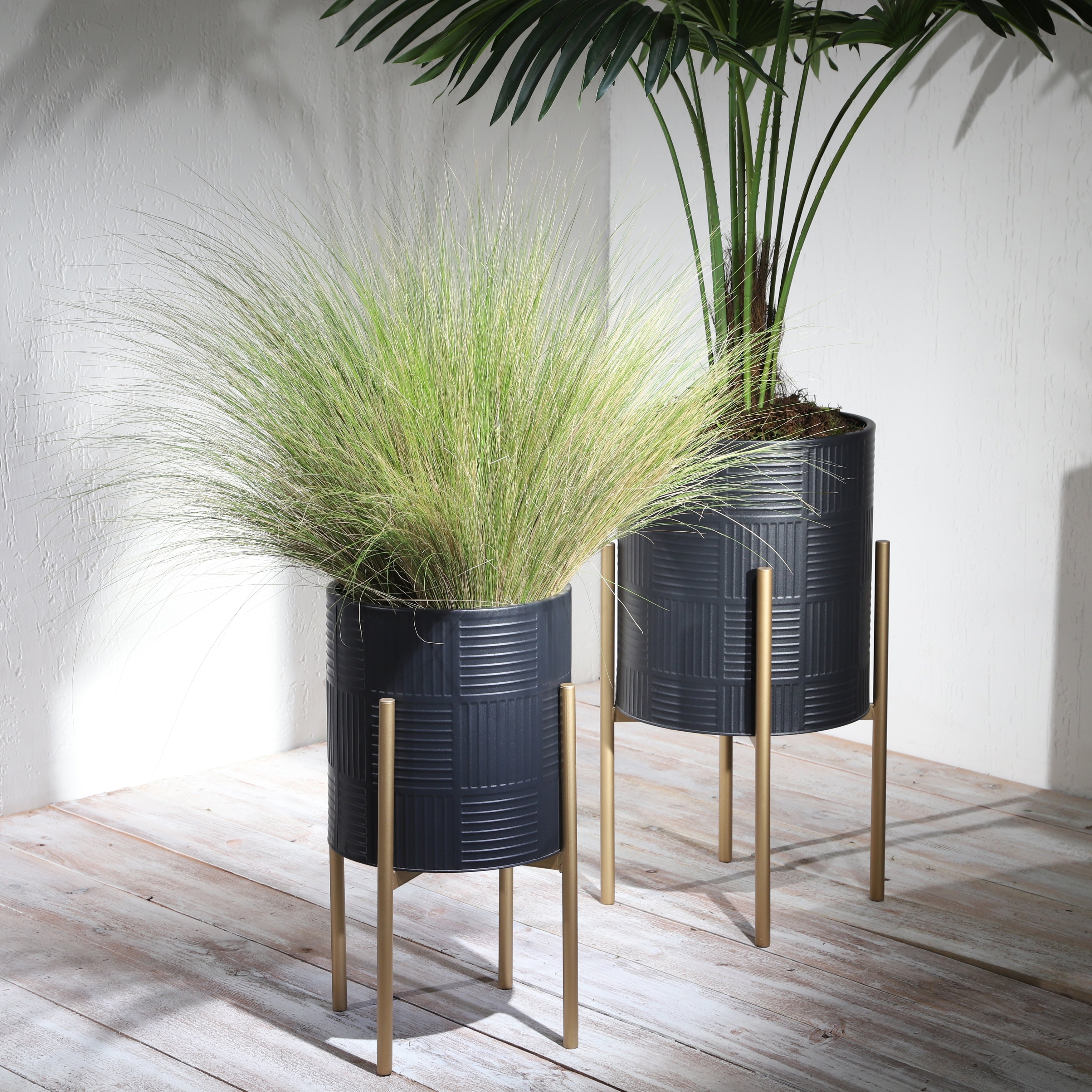 Sagebrook Home Chic Modern Planter Set of 2 - A Statement Piece for Indoor or Outdoor Greenery, Ideal for Contemporary Spaces