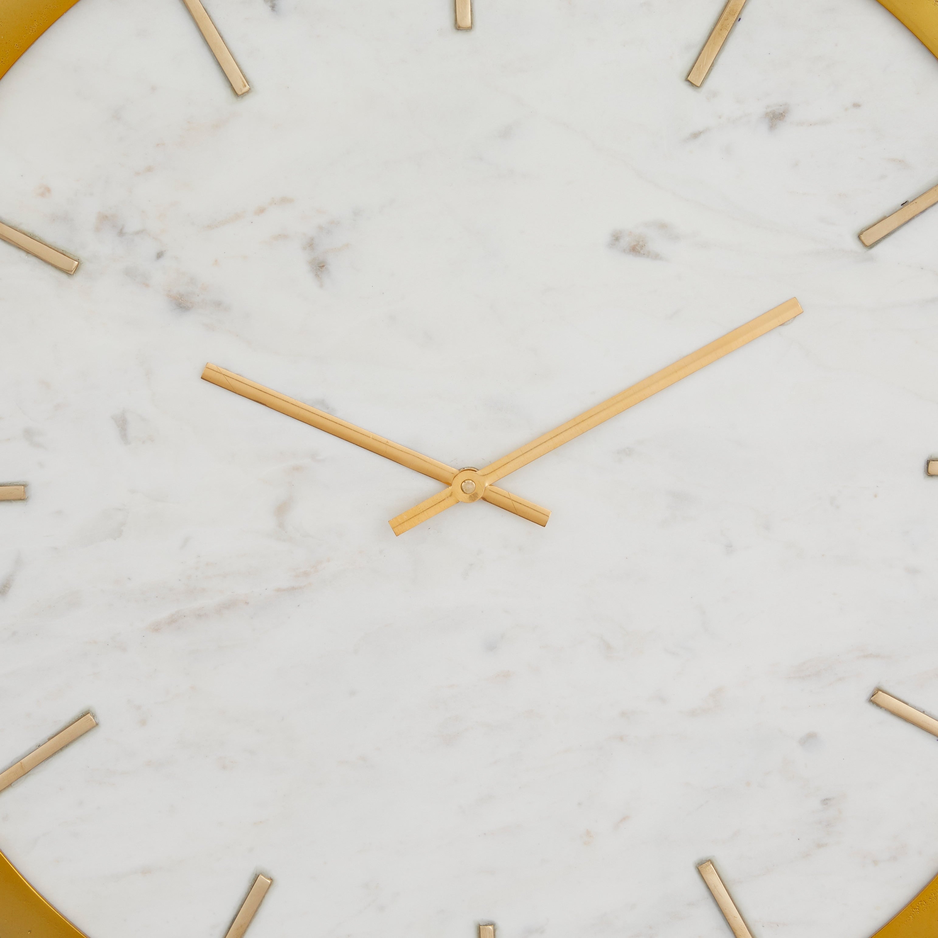 CosmoLiving by Cosmopolitan Marble Glam Wall Clock
