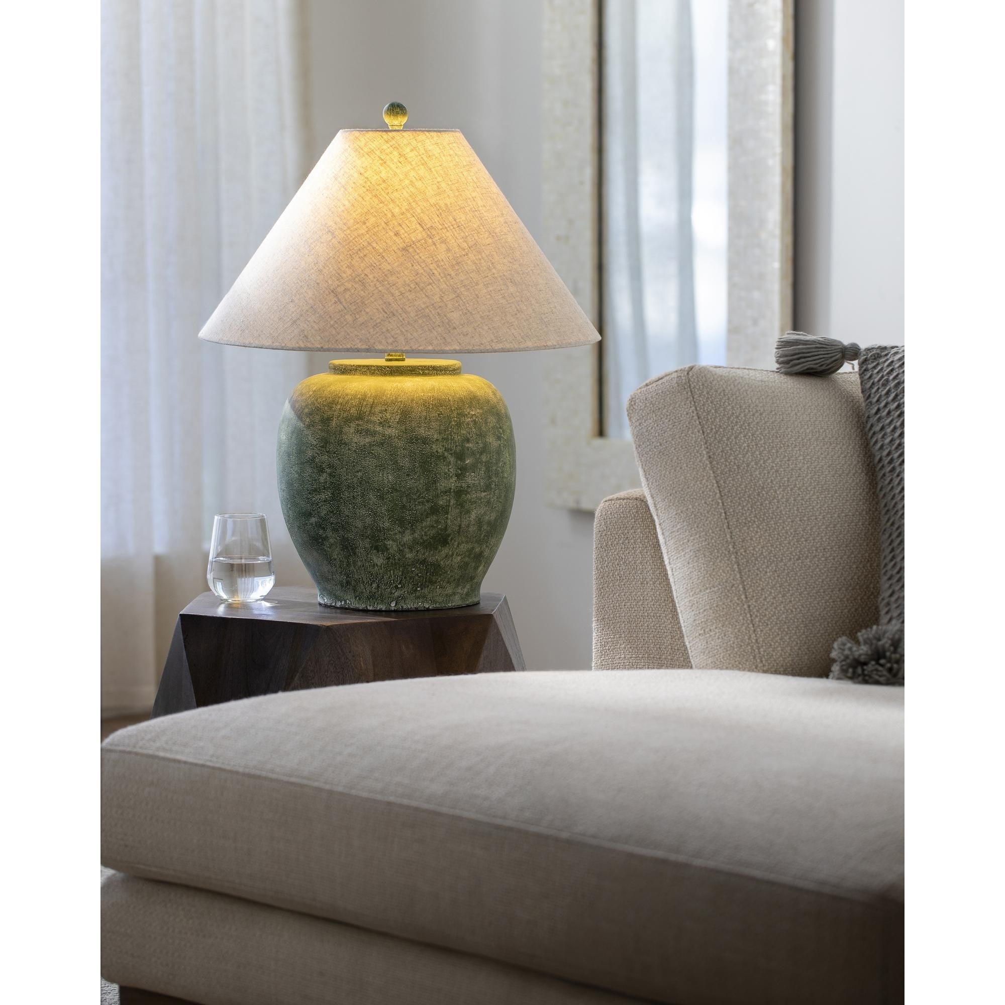 Rigoberto Traditional Table Lamp