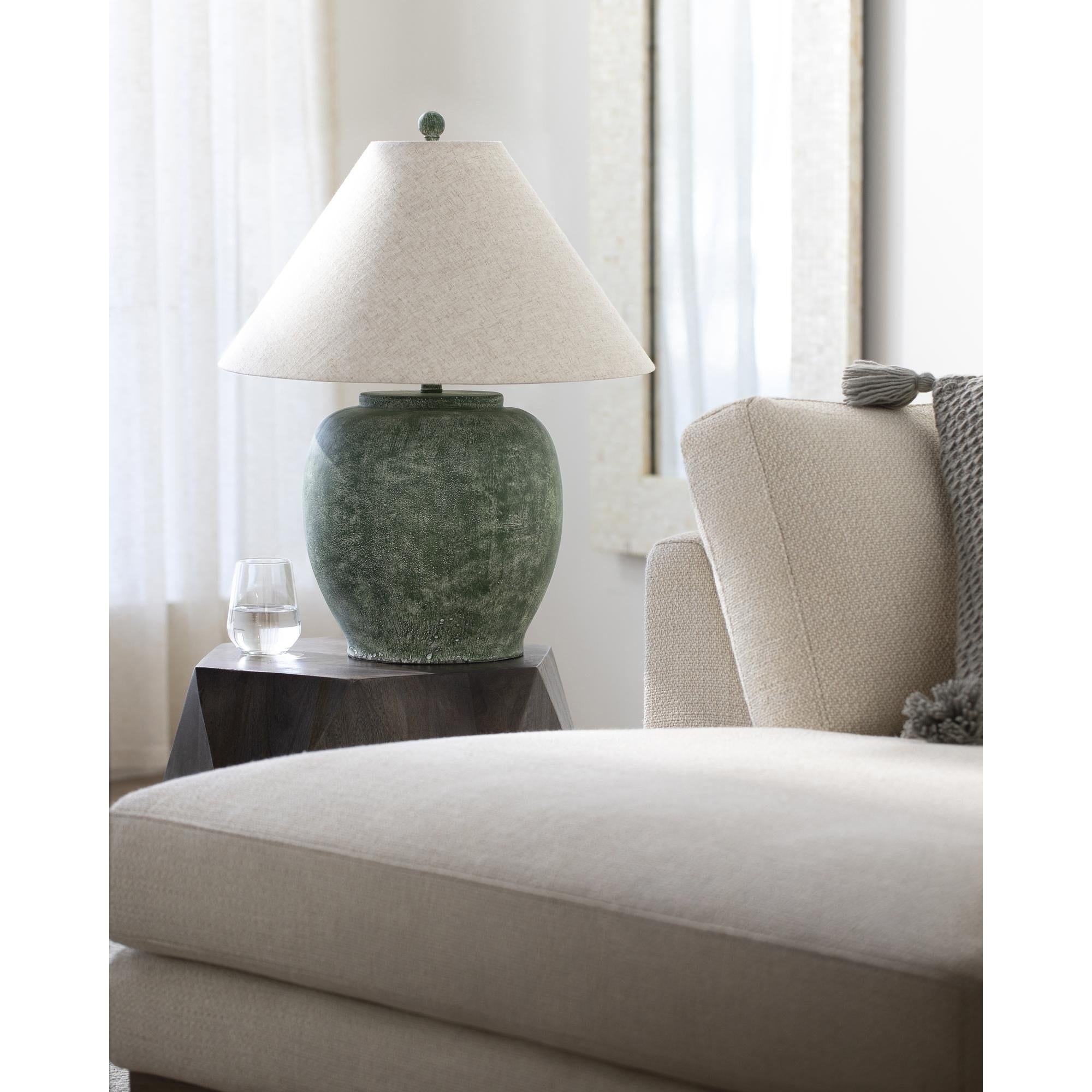 Rigoberto Traditional Table Lamp