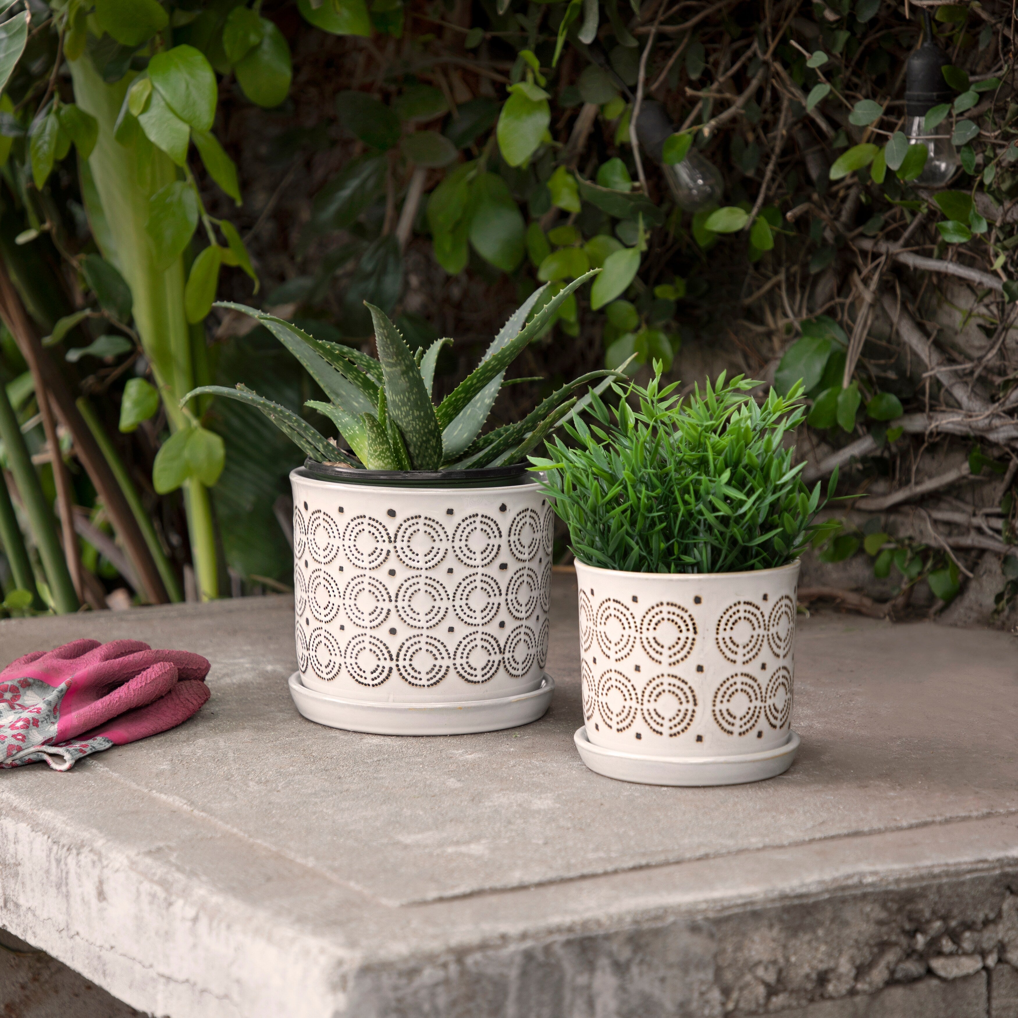 Sagebrook Home Modern Indoor or Outdoor Ceramic Planter Set of 2