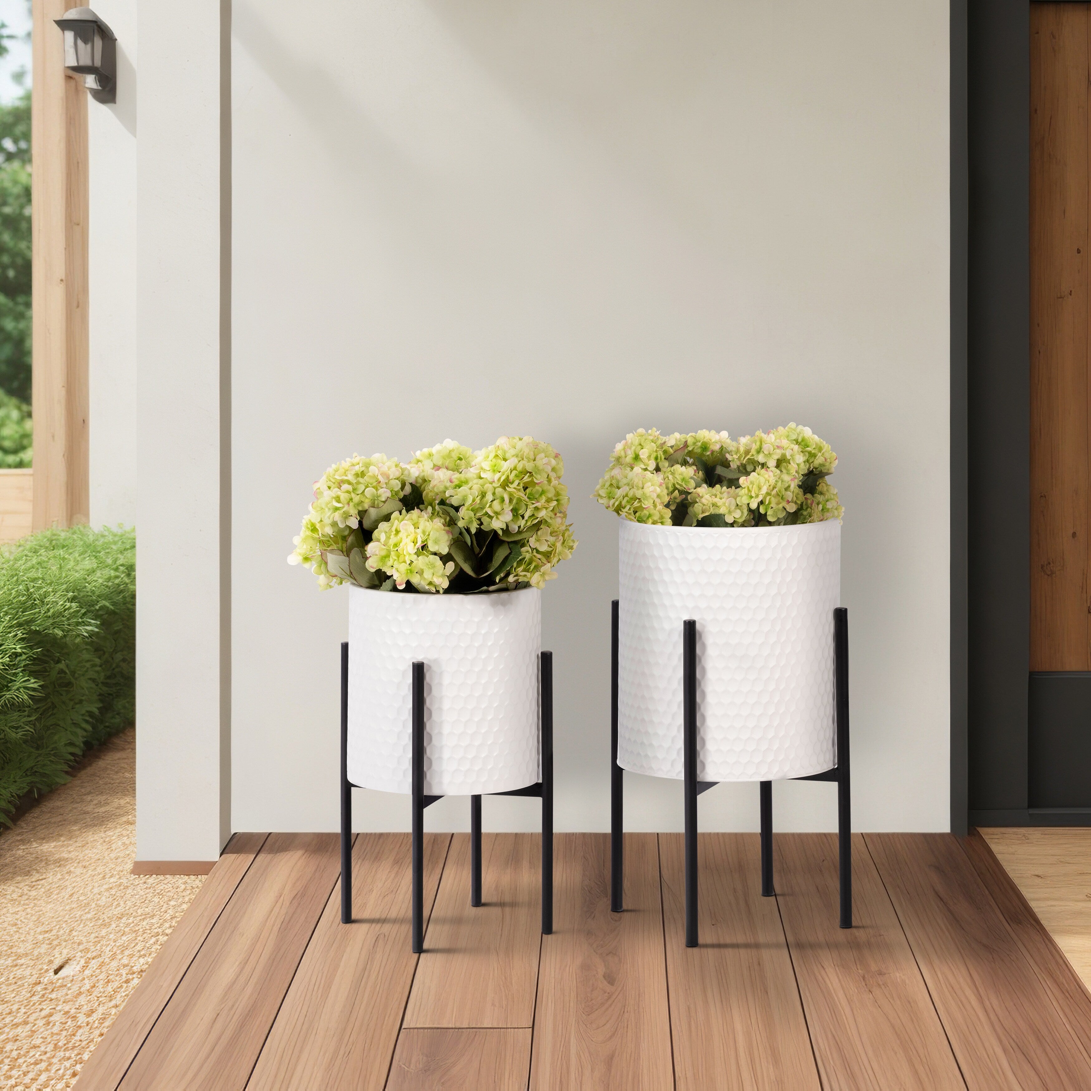 Sagebrook Home Chic Modern Planter Set of 2 - A Statement Piece for Indoor or Outdoor Greenery, Ideal for Contemporary Spaces