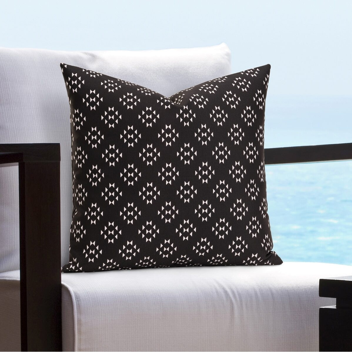 Siscovers Geometric Indoor - Outdoor Throw Pillow