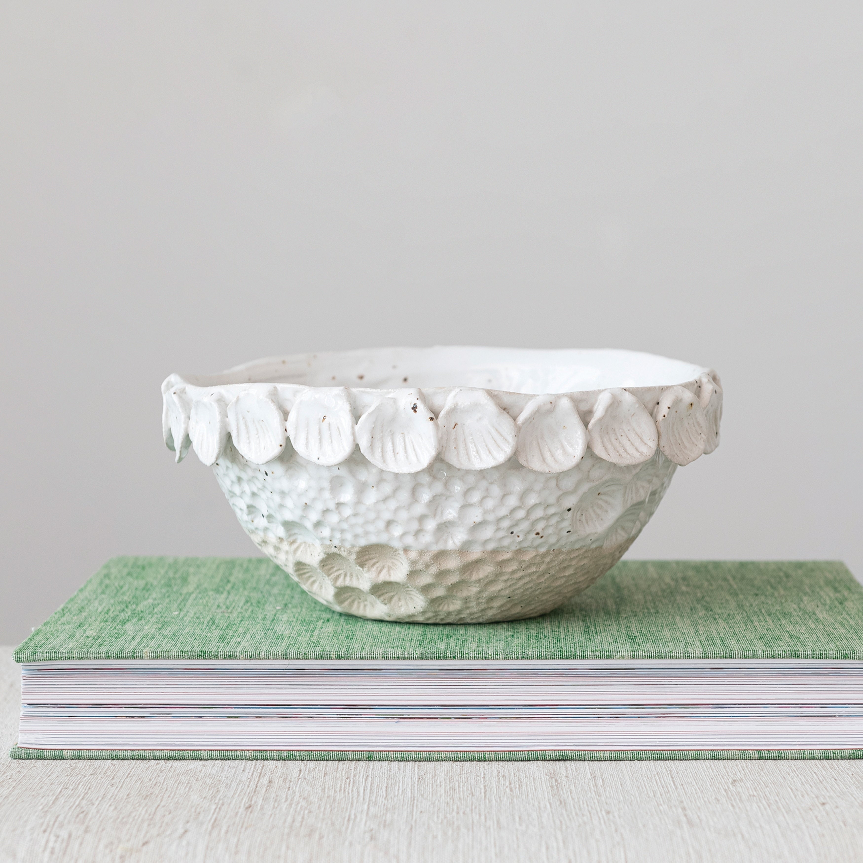 2-Tone Stoneware Bowl with Shell Trim - 10.3L x 10.3W x 4.8H