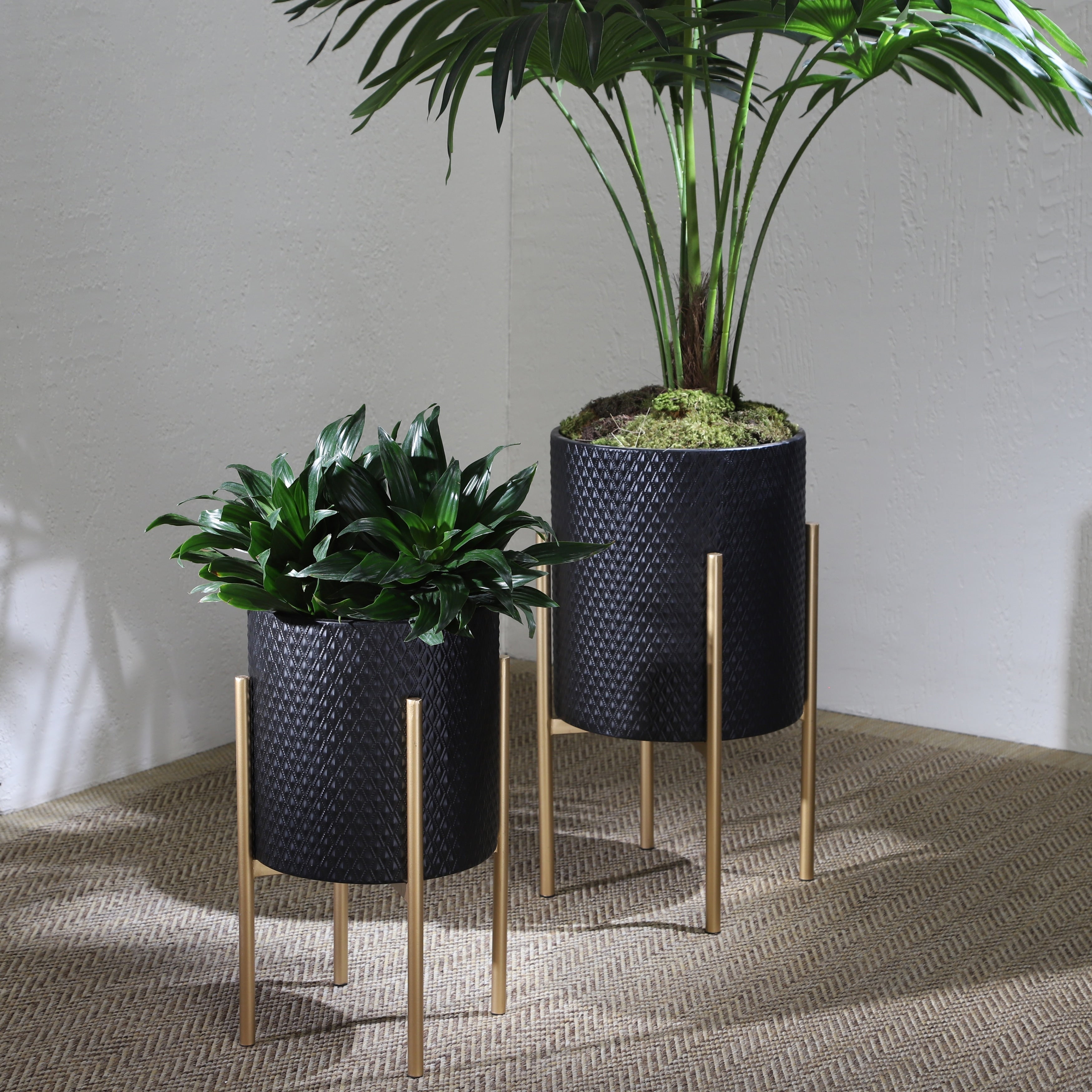 Sagebrook Home Chic Modern Planter Set of 2 - A Statement Piece for Indoor or Outdoor Greenery, Ideal for Contemporary Spaces