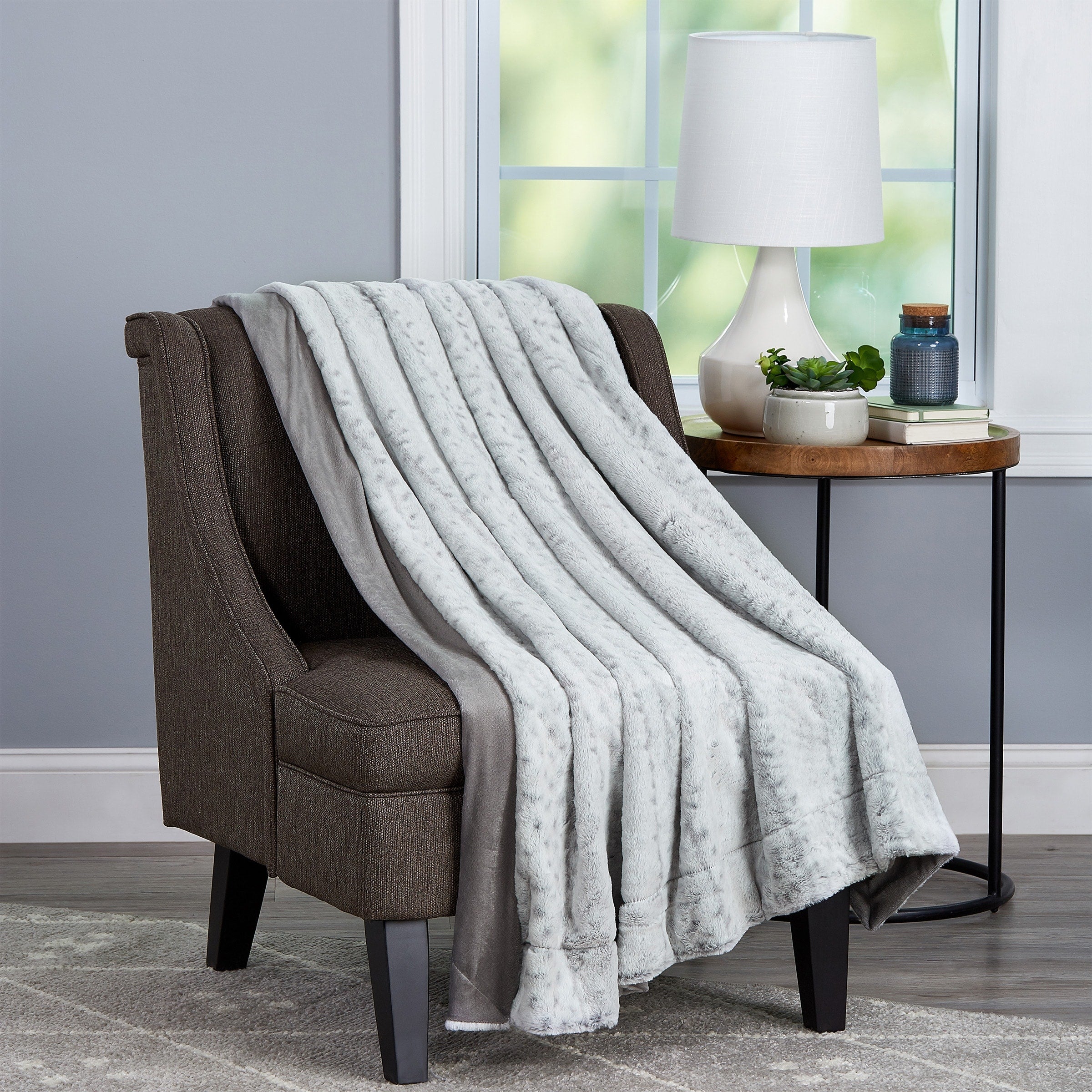 Porch & Den Maule Hypoallergenic Faux Fur/ Faux Mink Soft Throw Blanket