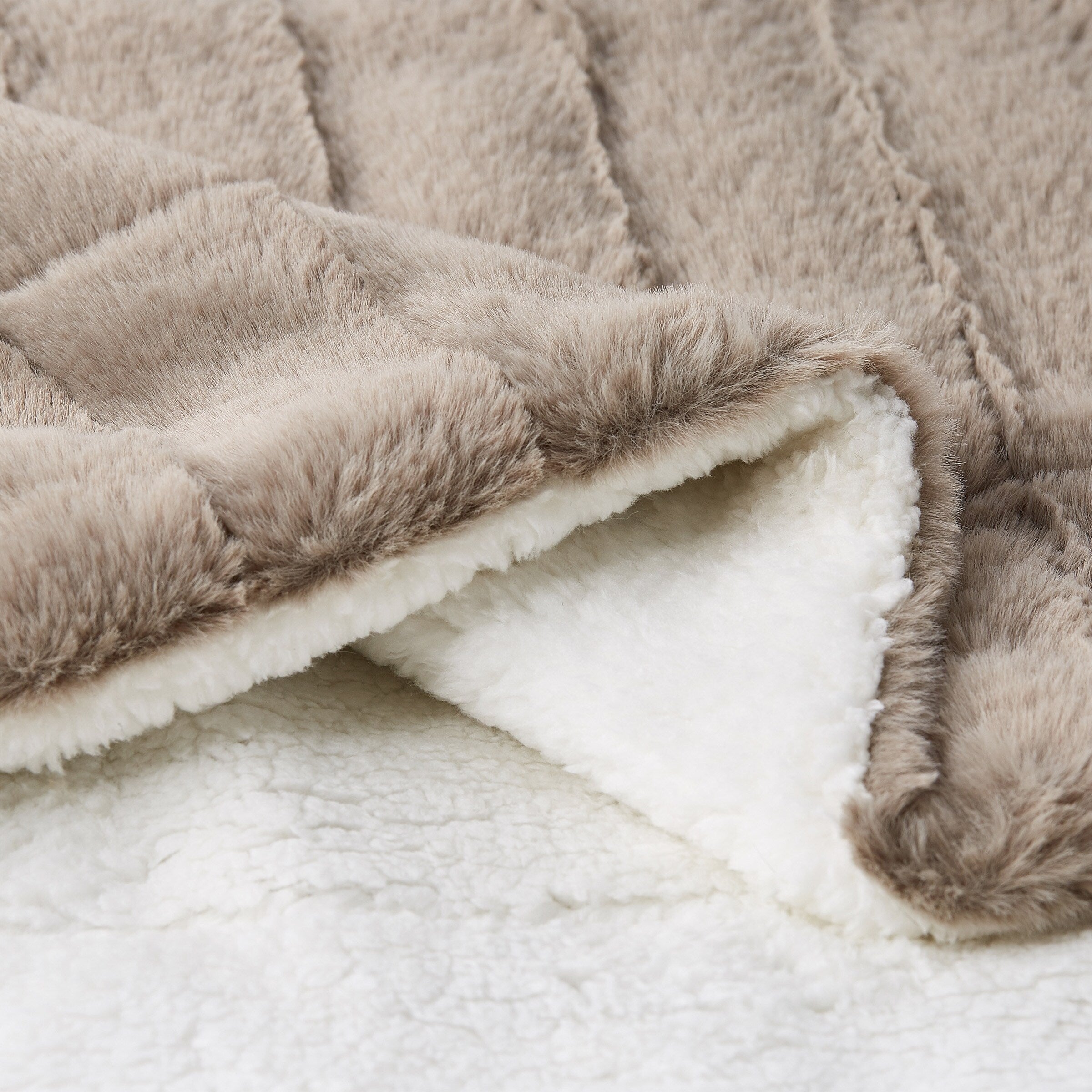 Porch & Den Maule Hypoallergenic Faux Fur/ Faux Mink Soft Throw Blanket