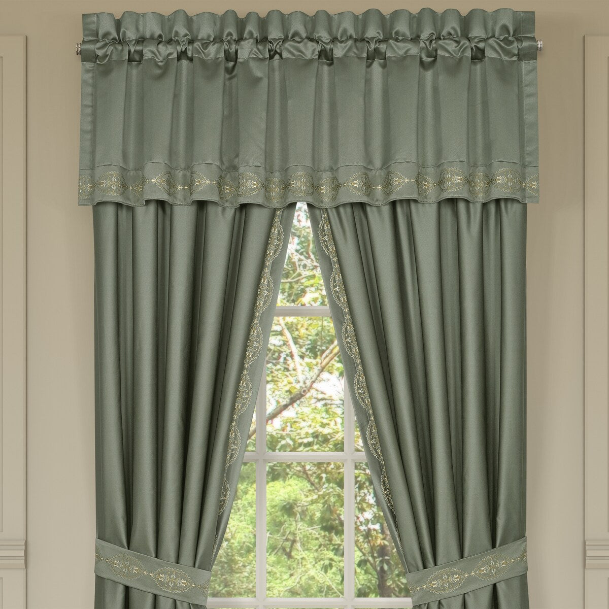 J. Queen New York Soprano Window Straight Valance