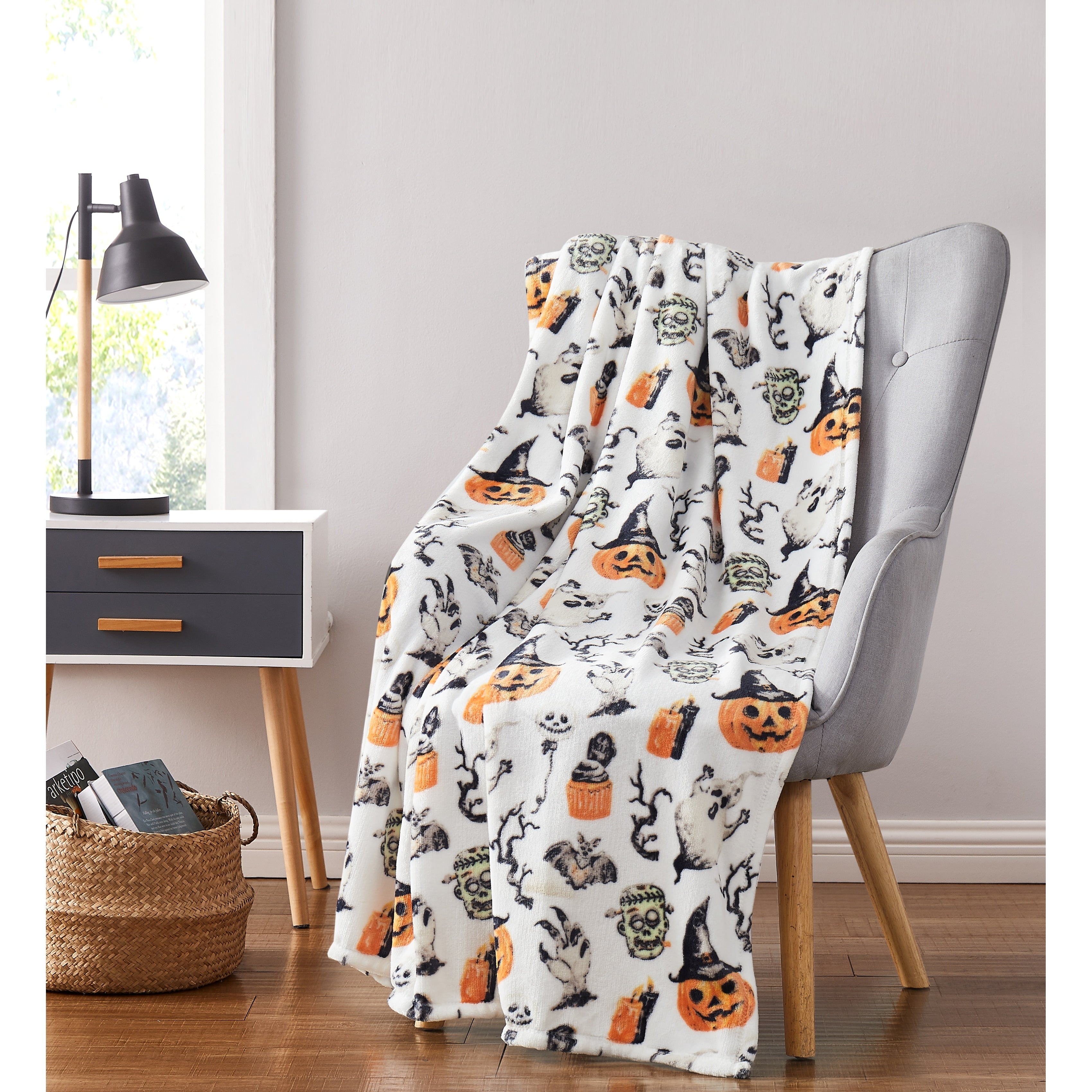 Harvest Plush Flannel Throws Pumpkins Ghosts Witches & Bats 50 x 70