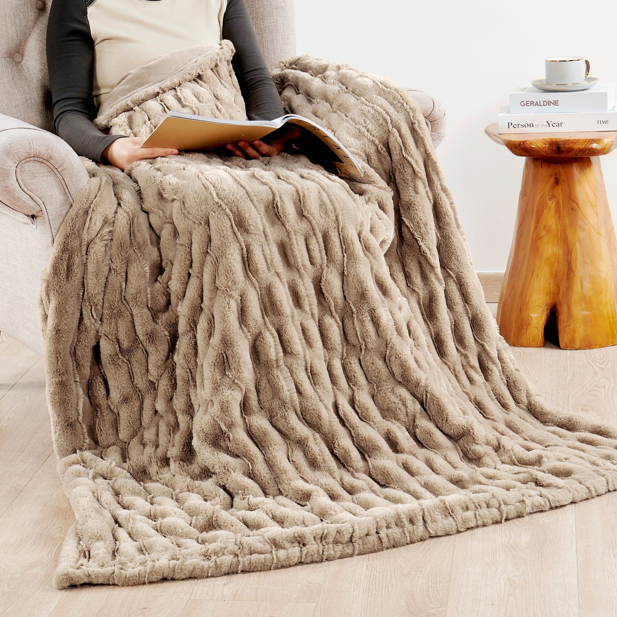 Home Soft Things Stretchy Solid Color FauxFur Throw Cozy Soft Blanket