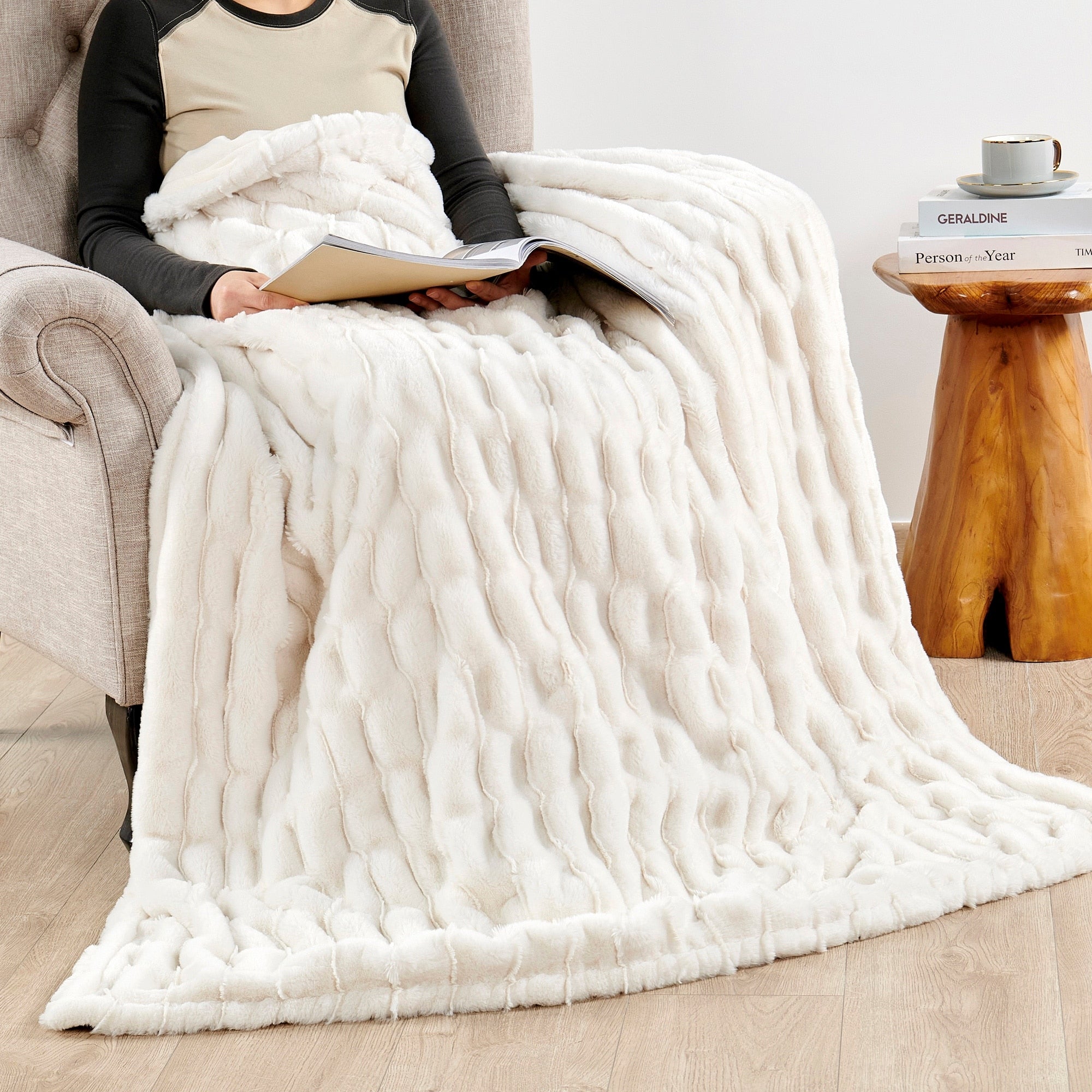 Home Soft Things Stretchy Solid Color FauxFur Throw Cozy Soft Blanket