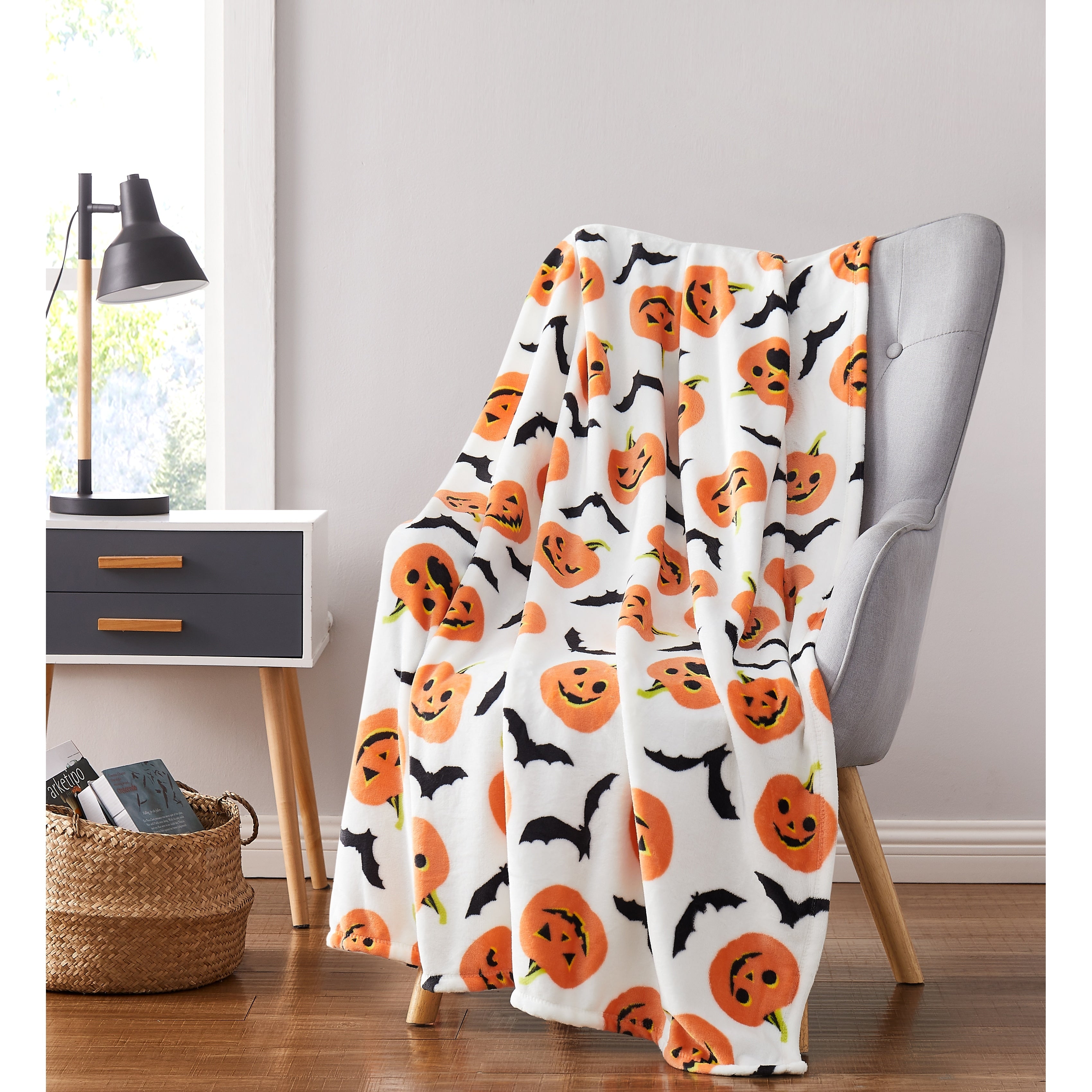 Harvest Plush Flannel Throws Pumpkins Ghosts Witches & Bats 50 x 70