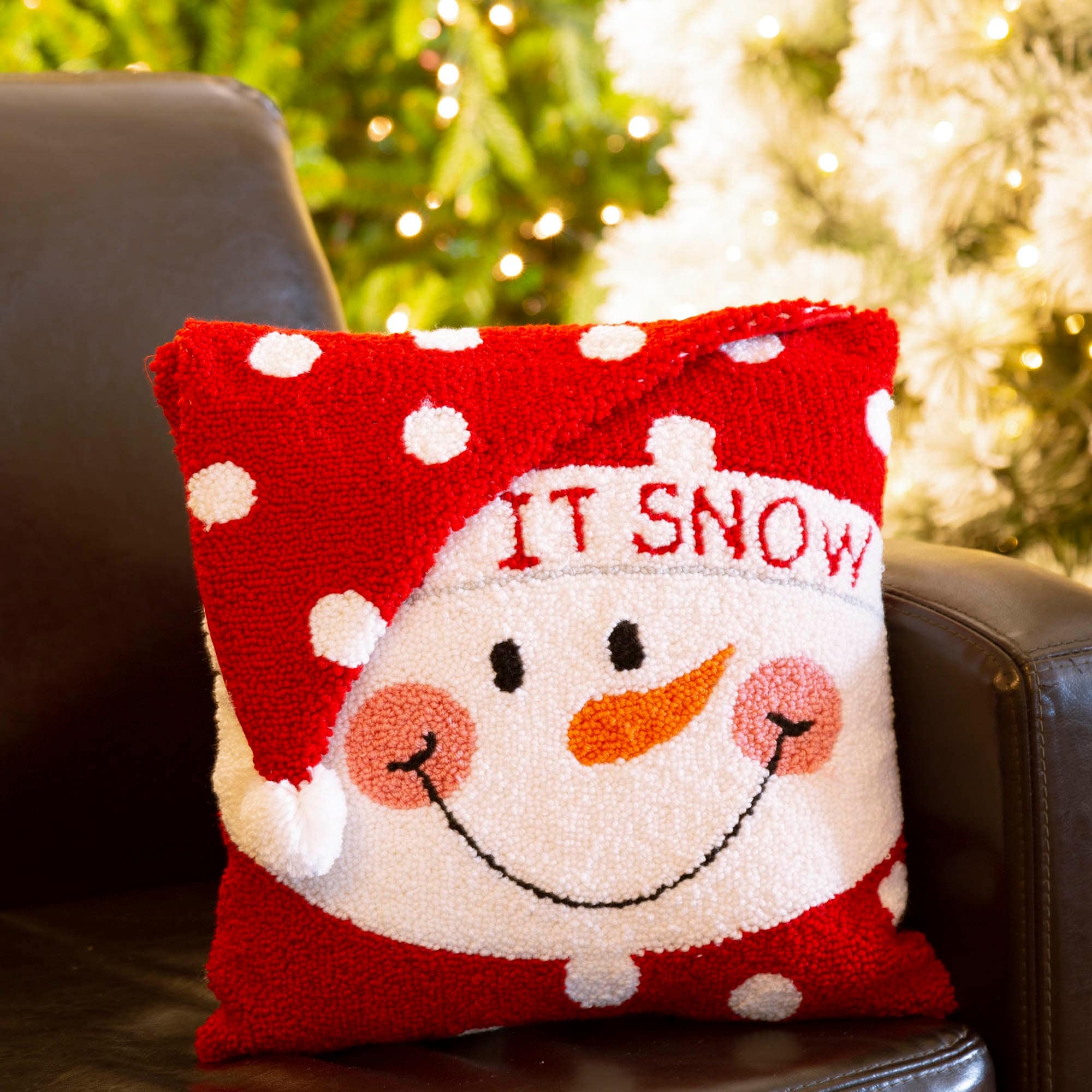 Glitzhome 14L Hooked 3D Santa Christmas Pillow Home Decor