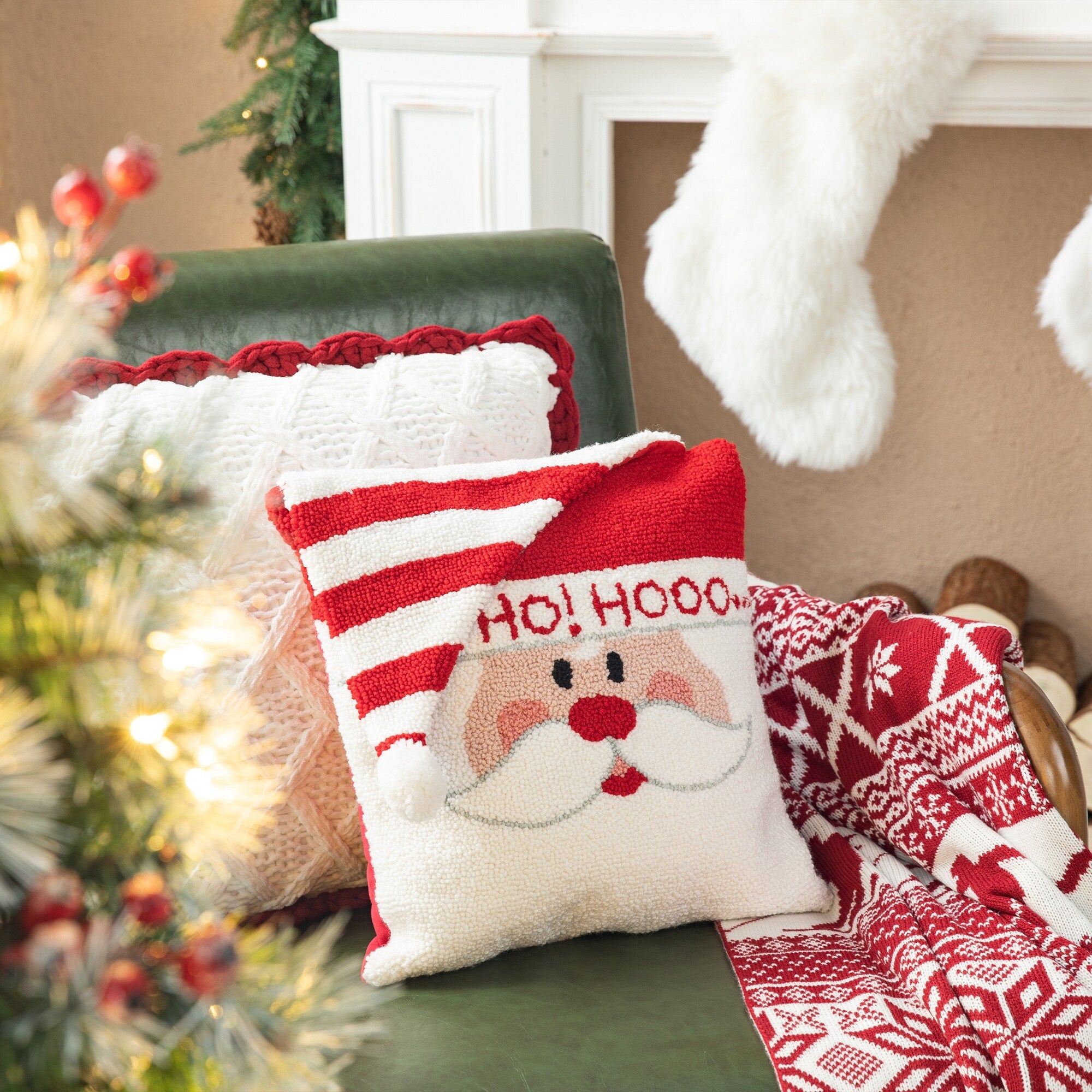 Glitzhome 14L Hooked 3D Santa Christmas Pillow Home Decor