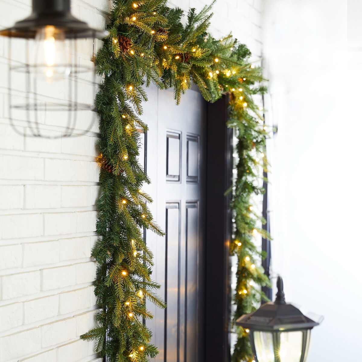 Glitzhome 9'L Pre-Lit Christmas Garland with Warm White LED Light