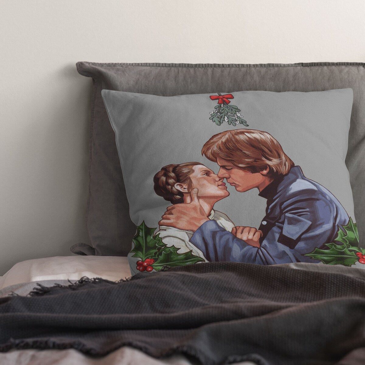 Star Wars Classic Kiss Under the Mistletoe Printed Throw Pillow - Grey