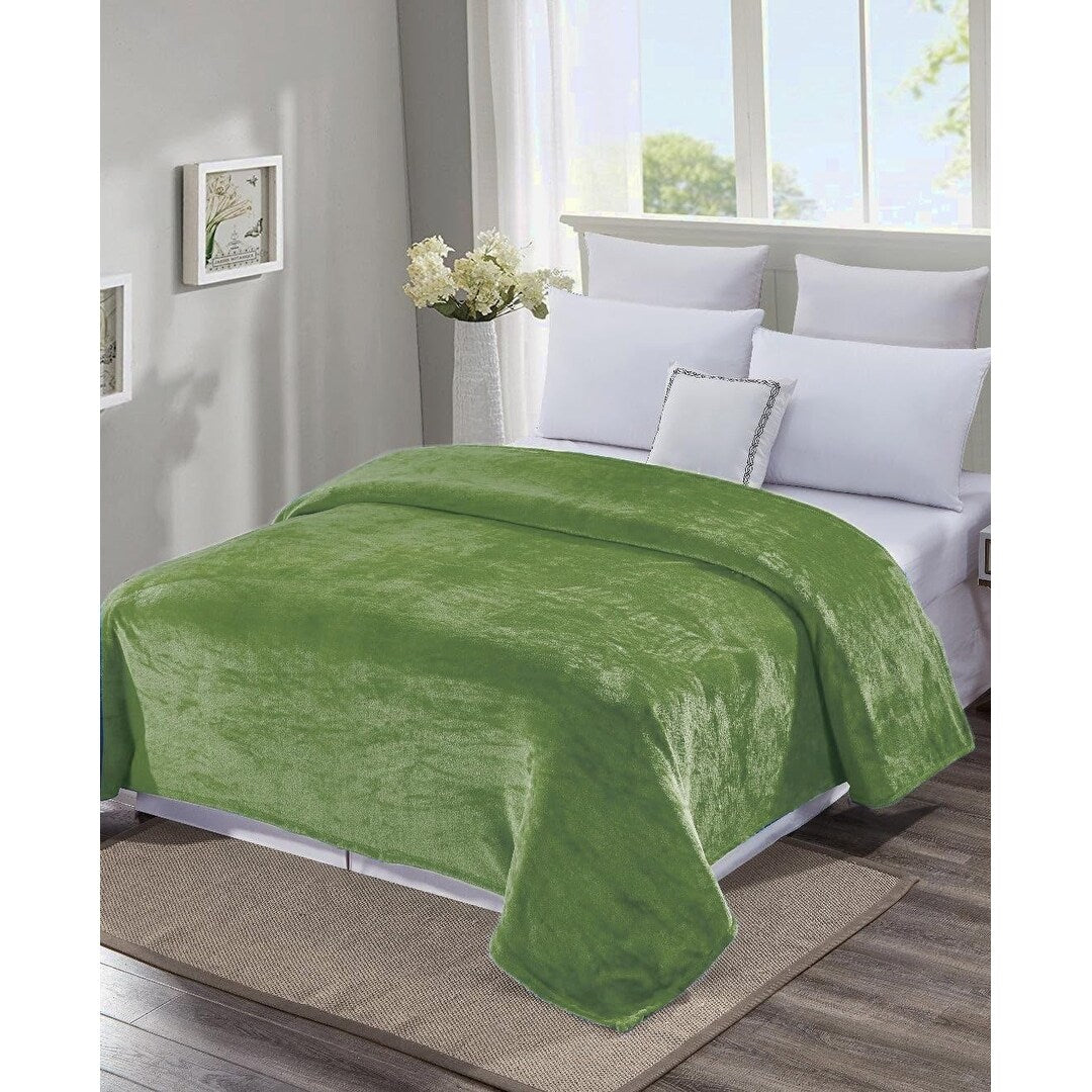 Faith, hope, love home décor Ultra Lush Twin Size Solid Microplush Blanket (66 X 86) - GREEN