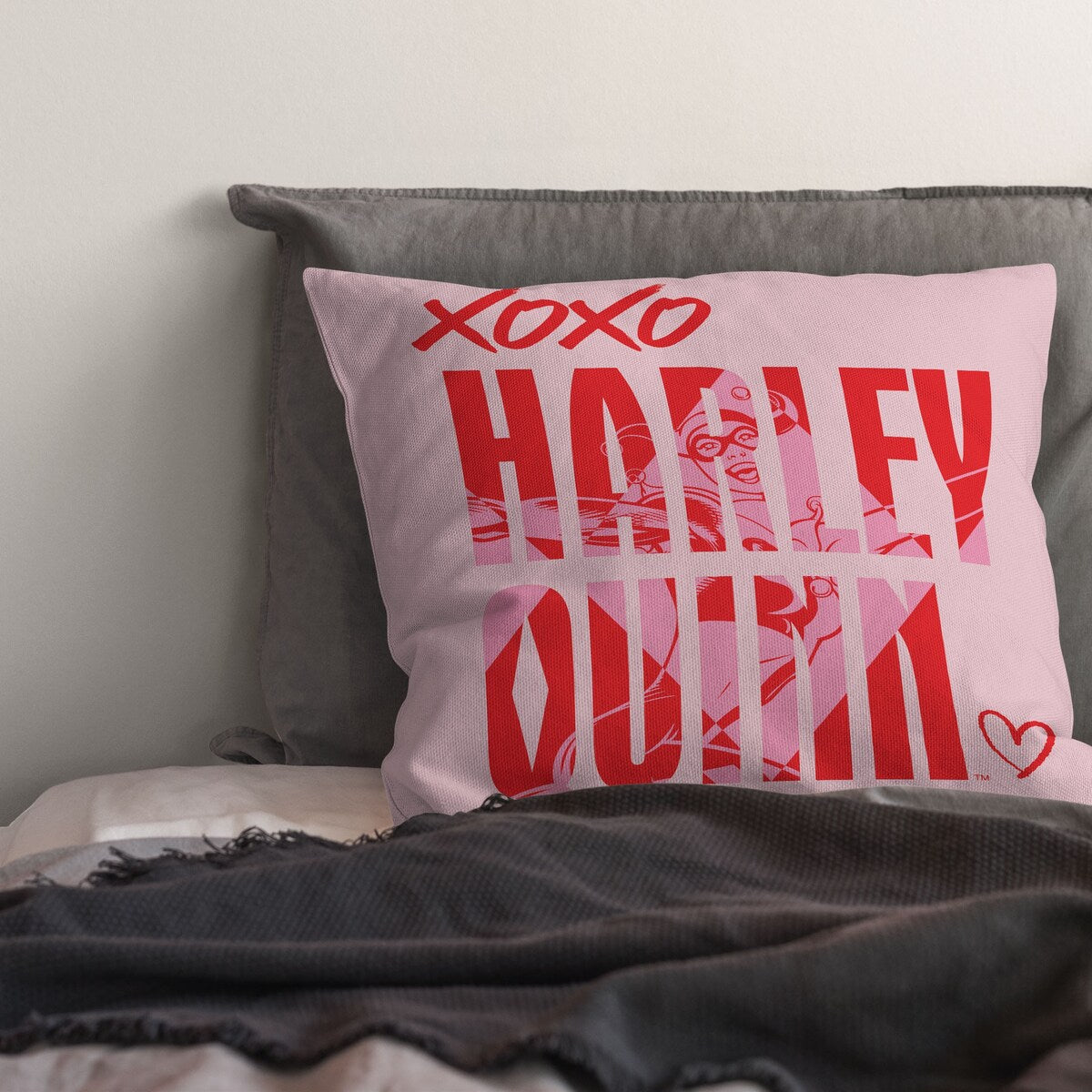 WB/DC Harleys Love Printed Throw Pillow - Pink