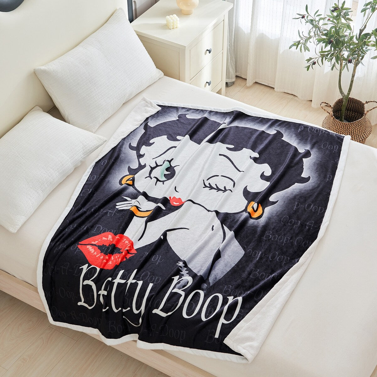 Betty Boop Super Soft Fleece Plush Throw Blanket 50x60, 60x80