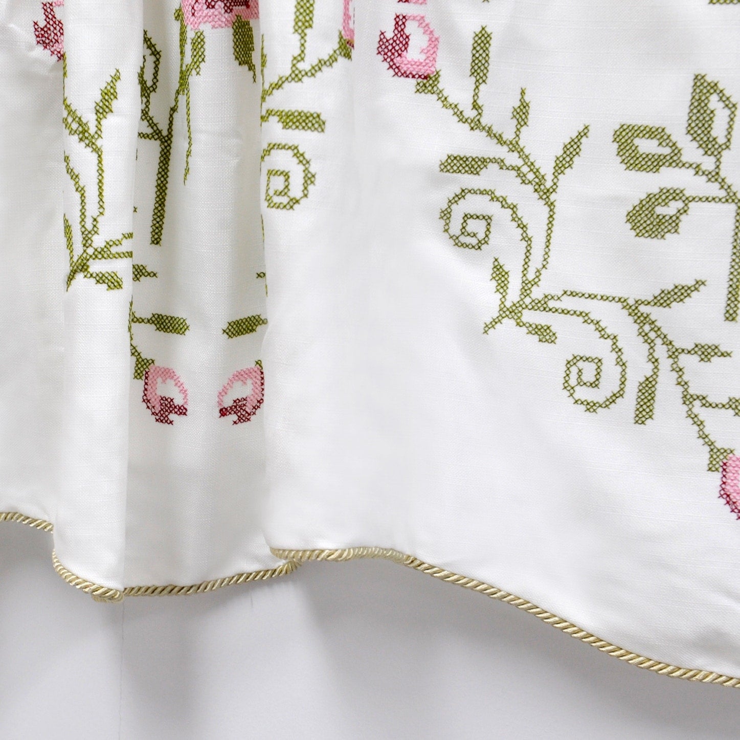 Serenta Embroidered Rose Valance