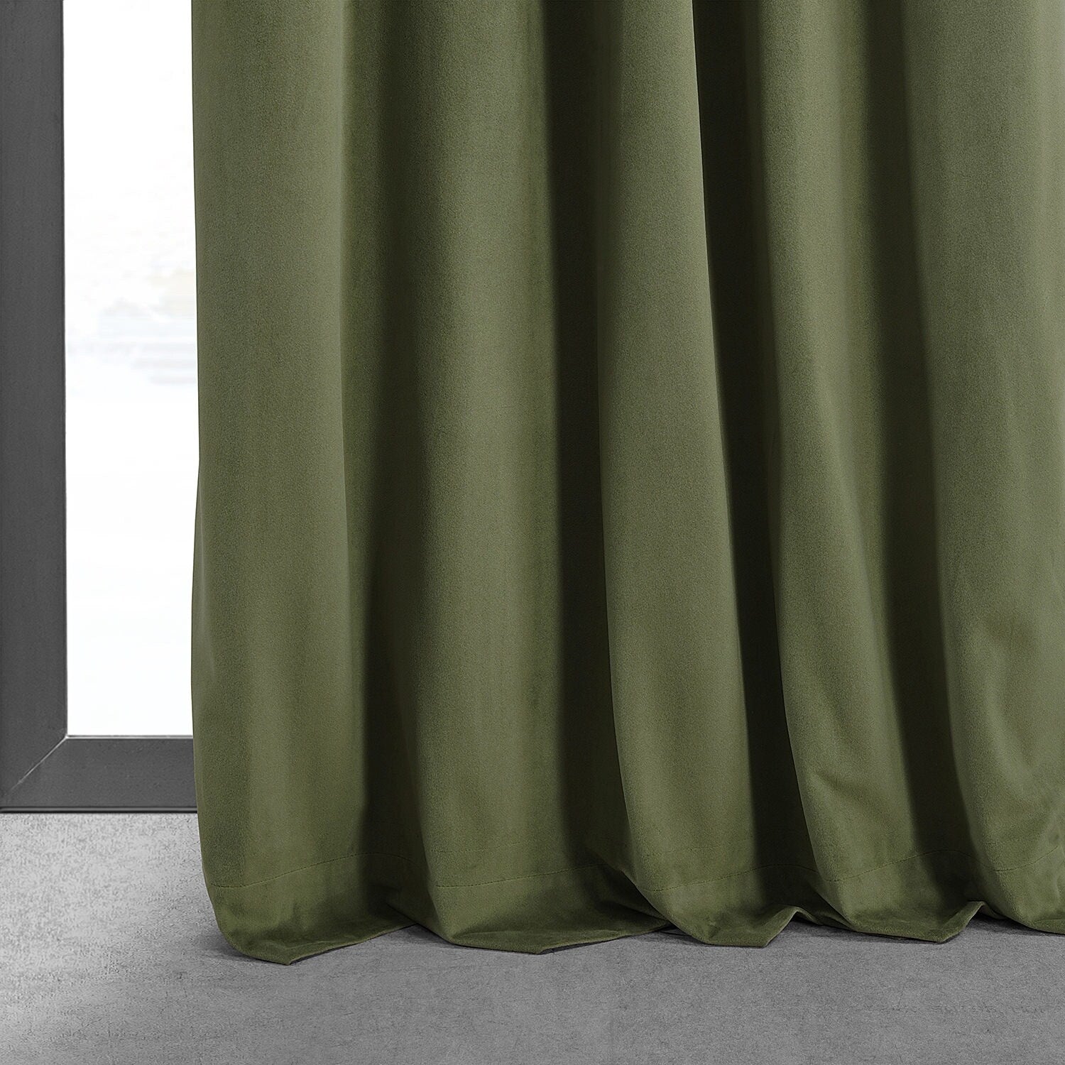 Exclusive Fabrics Signature Hunter Green Velvet Blackout Curtain (1 Panel)