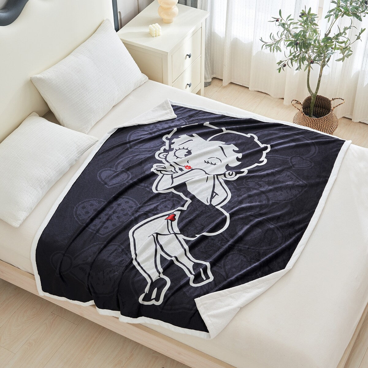 Betty Boop Super Soft Fleece Plush Throw Blanket 50x60, 60x80