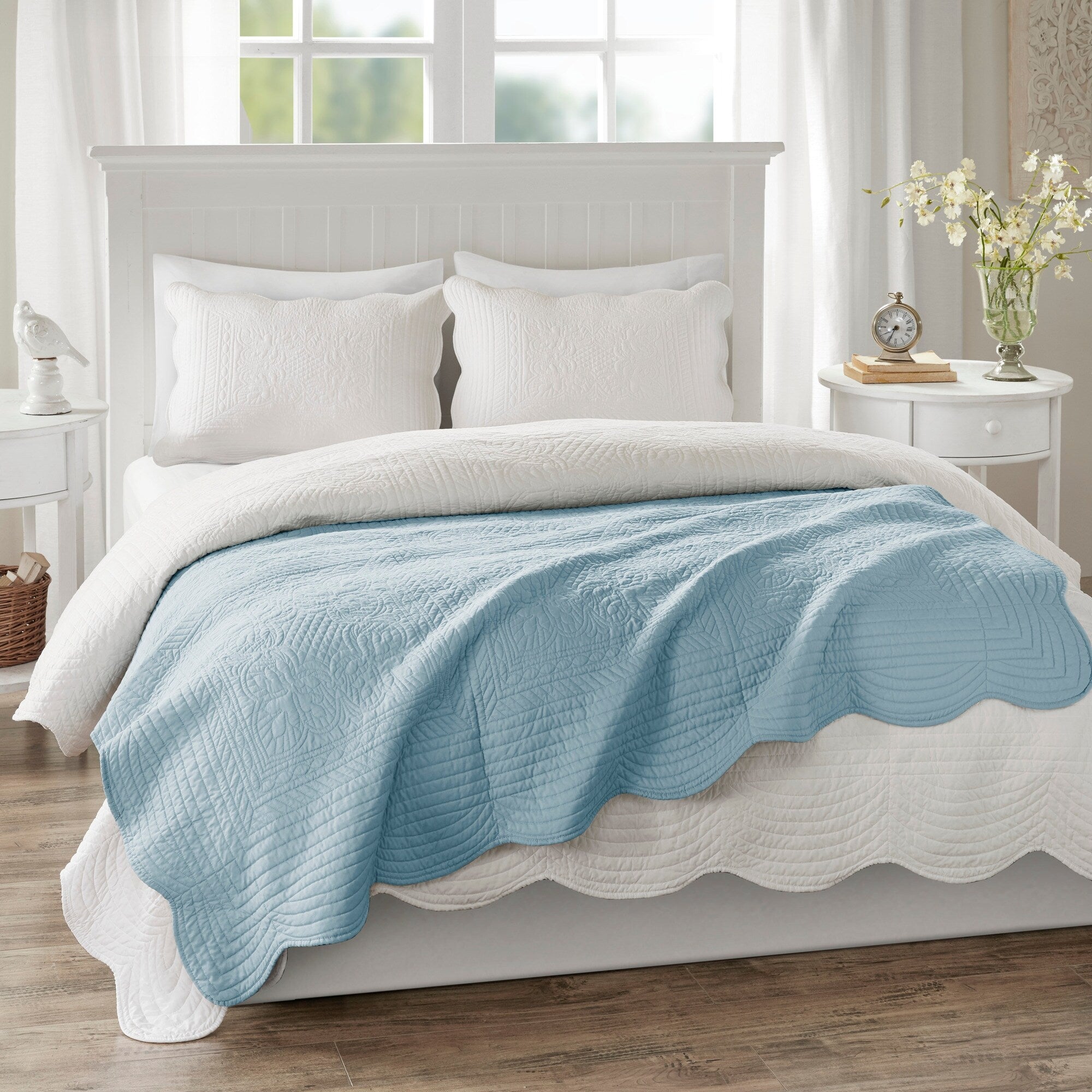 Madison Park Tuscany Oversized Quilted Throw with Scalloped Edges