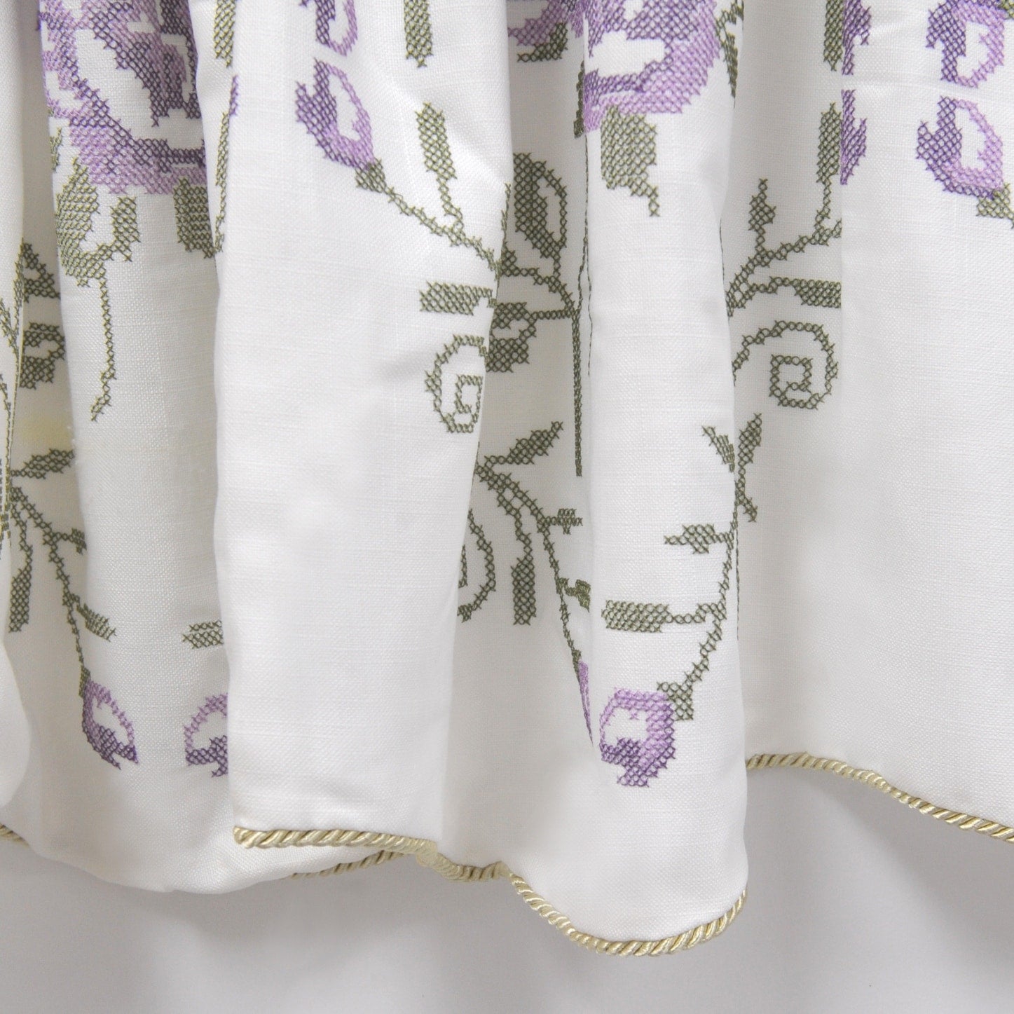 Serenta Embroidered Rose Valance