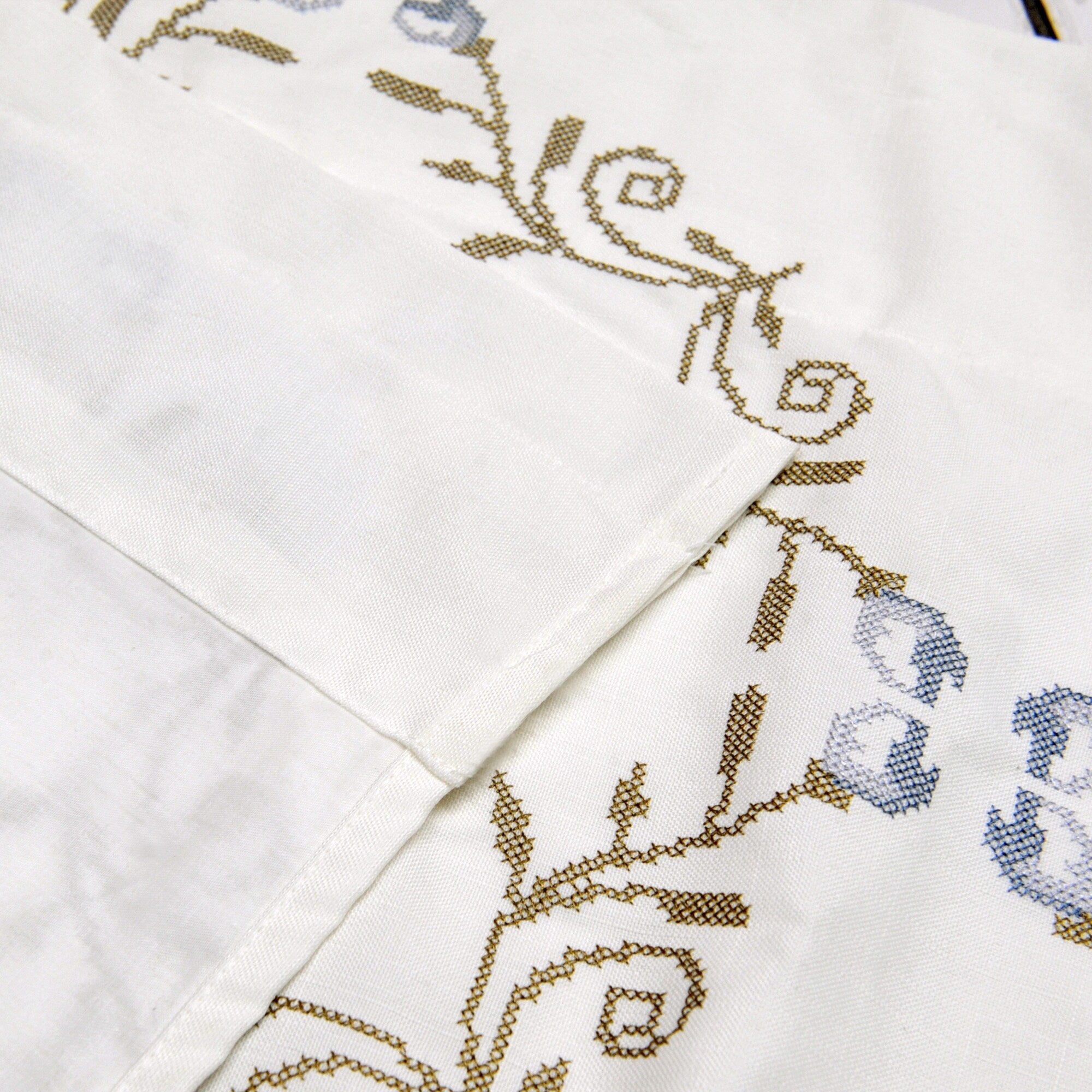 Serenta Embroidered Rose Valance