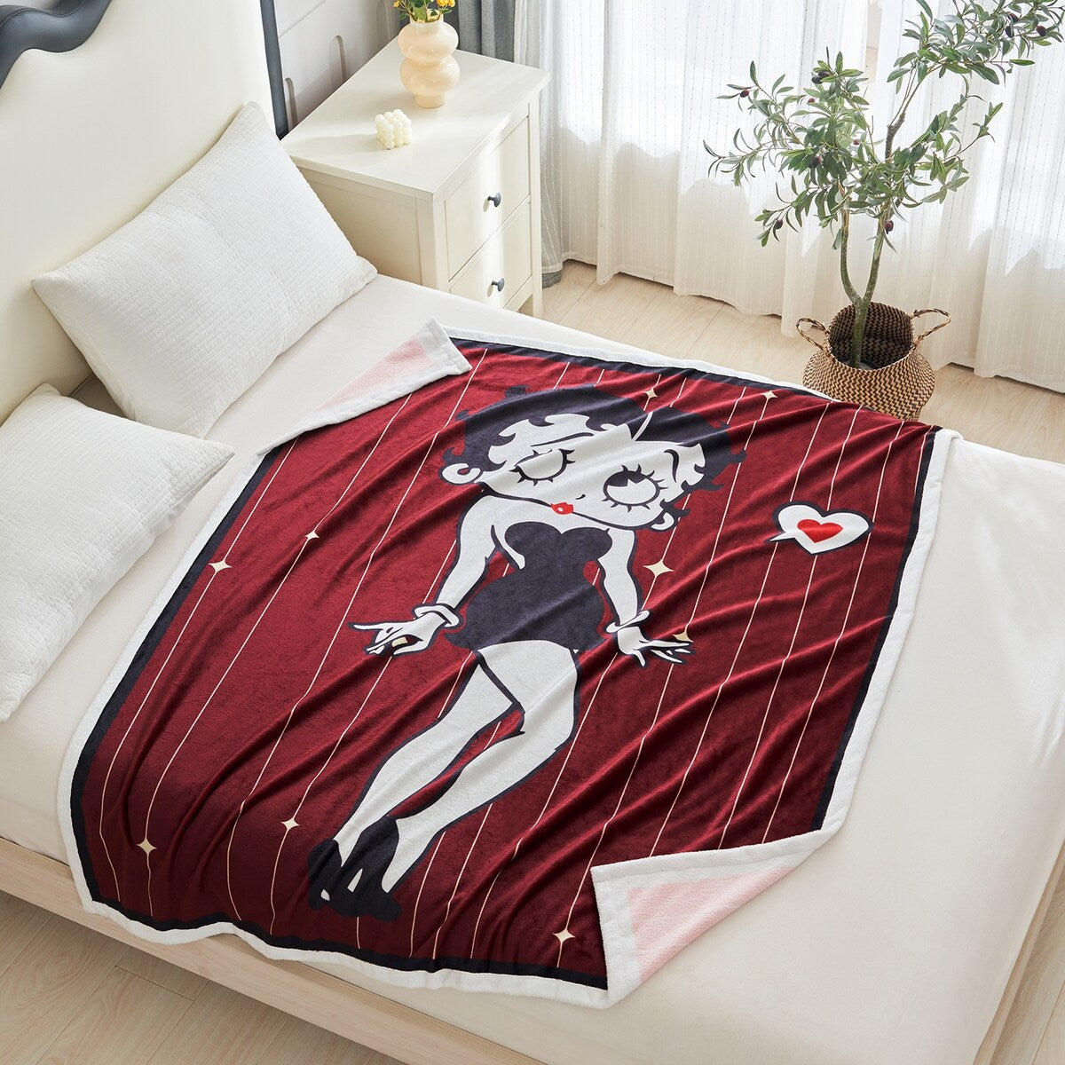 Betty Boop Super Soft Fleece Plush Throw Blanket 50x60, 60x80