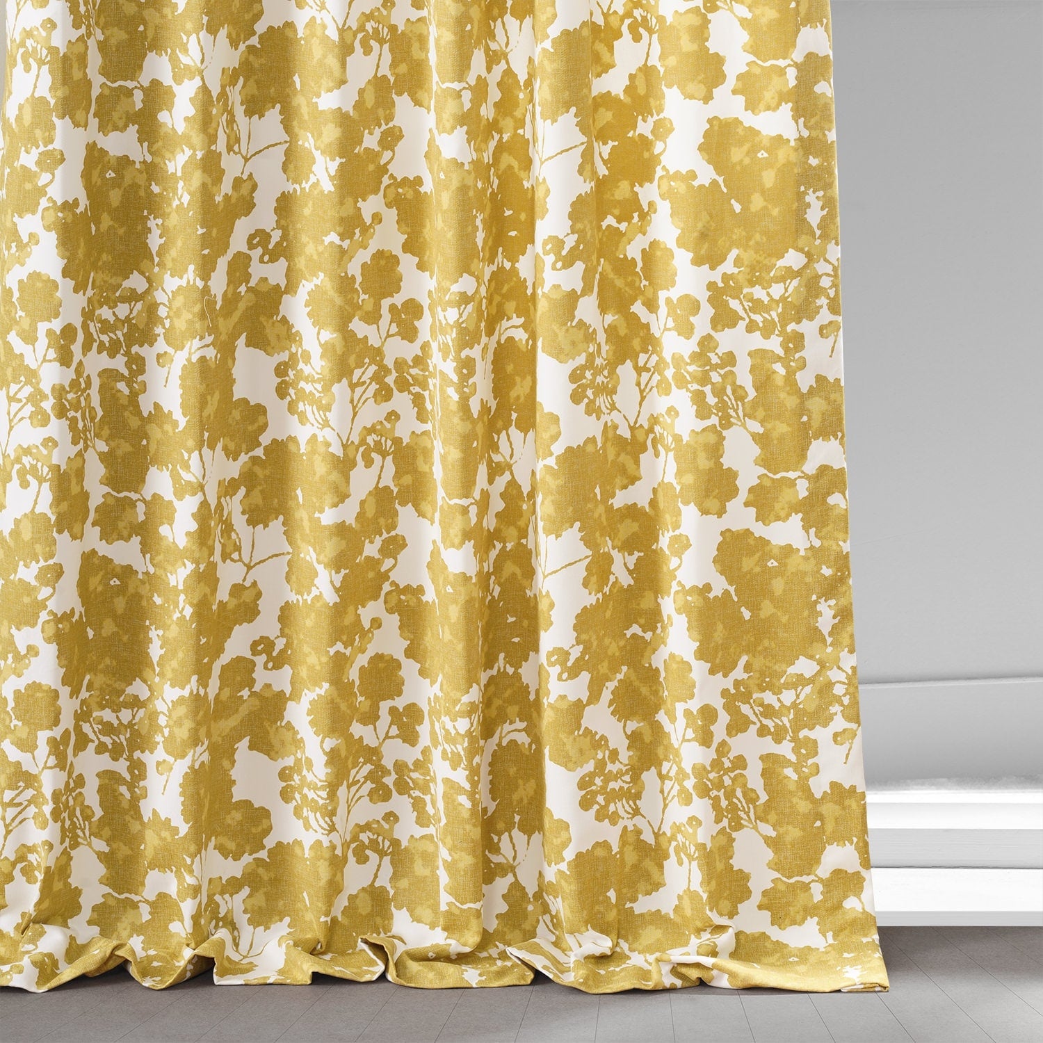 Exclusive Fabrics Fleur Floral Printed Cotton Room Darkening Curtain (1 Panel)