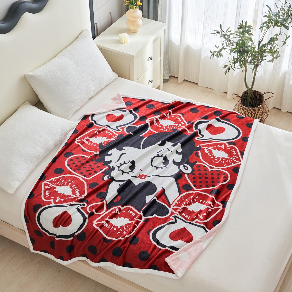 Betty Boop Super Soft Fleece Plush Throw Blanket 50x60, 60x80