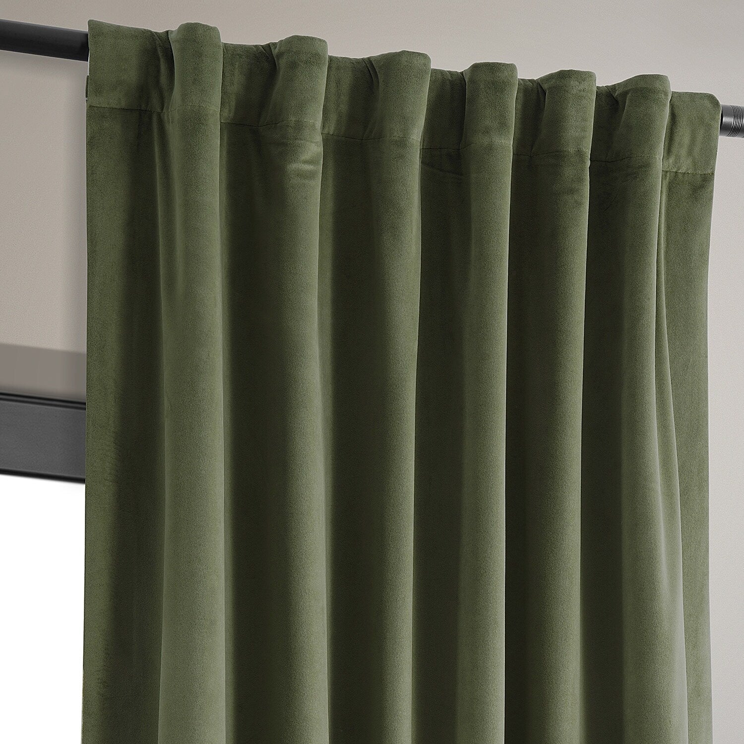 Exclusive Fabrics Signature Hunter Green Velvet Blackout Curtain (1 Panel)