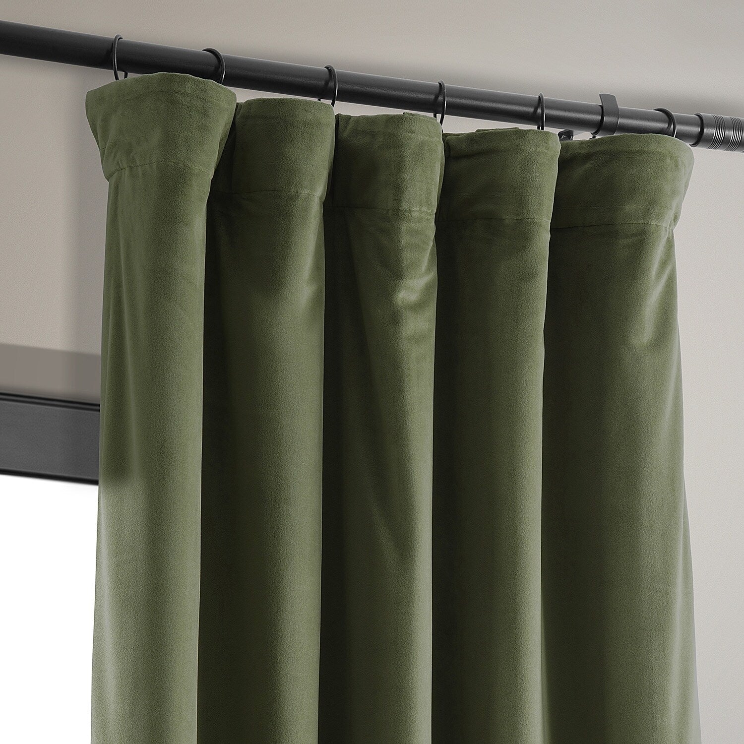 Exclusive Fabrics Signature Hunter Green Velvet Blackout Curtain (1 Panel)