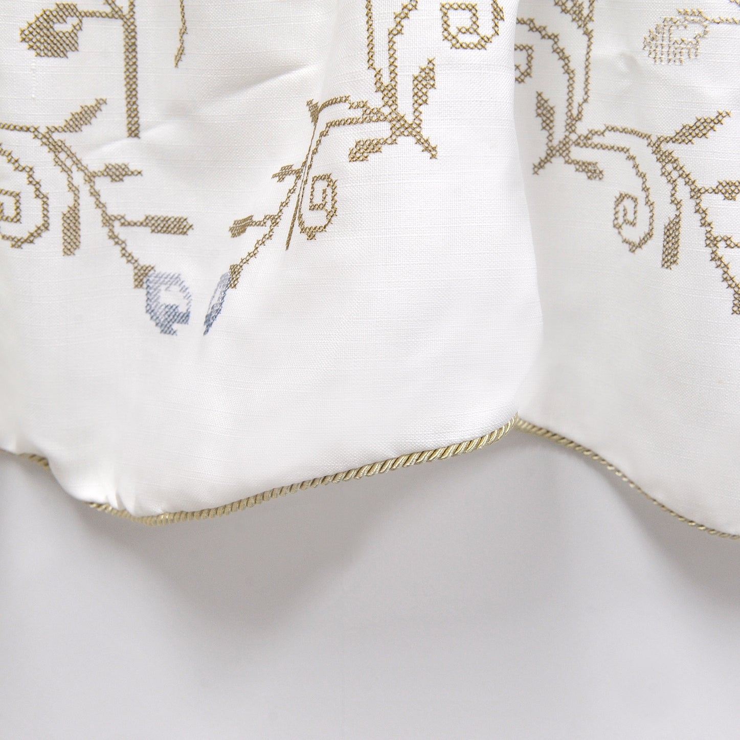 Serenta Embroidered Rose Valance