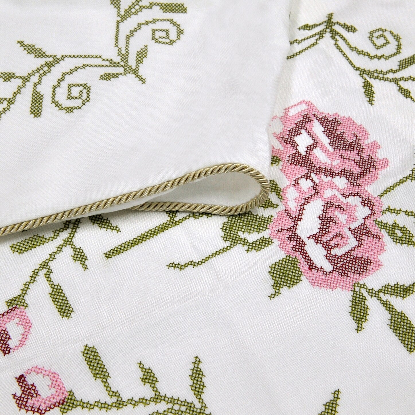 Serenta Embroidered Rose Valance