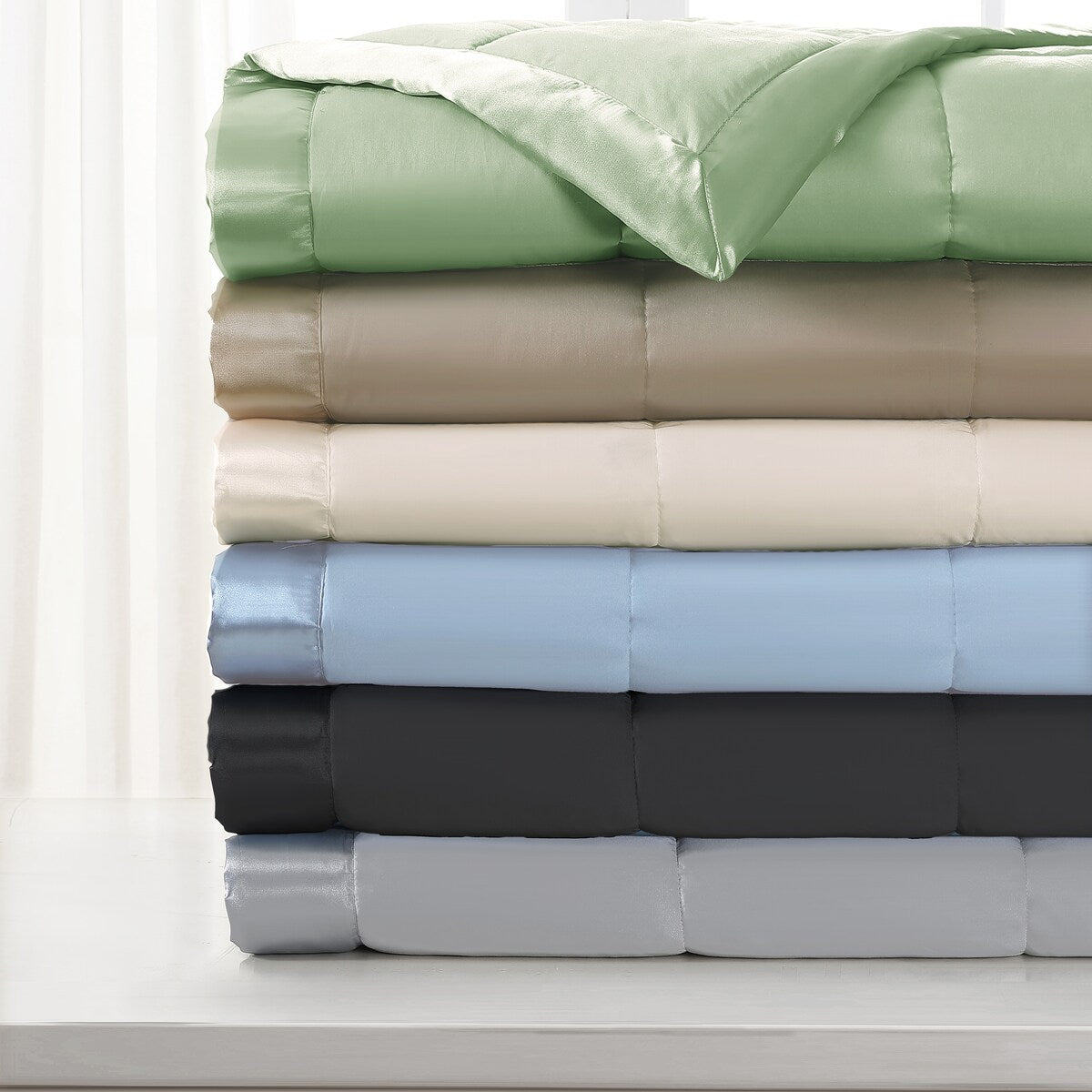 Solid Colored Microfiber Down Alternative Blanket