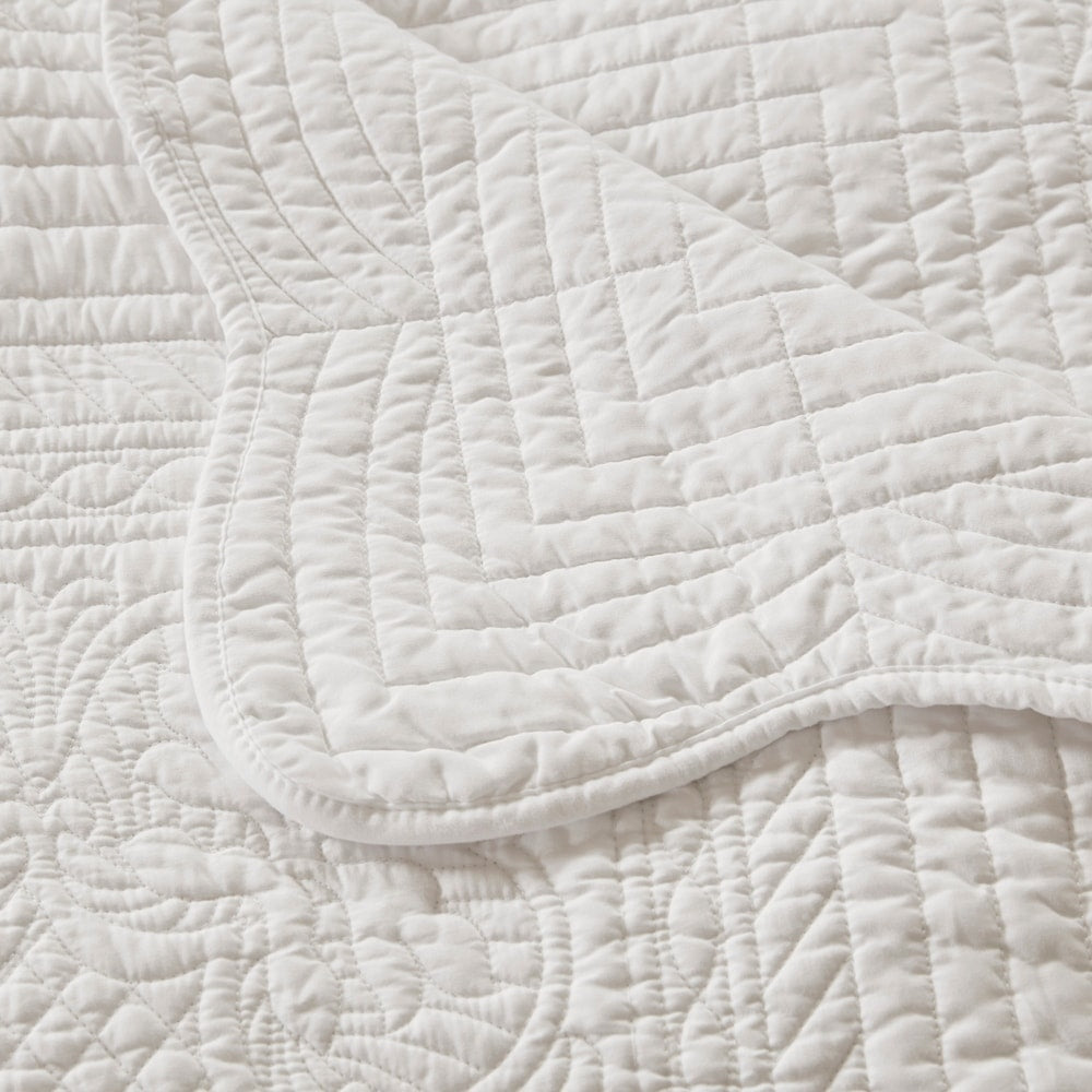 Madison Park Tuscany Oversized Quilted Throw with Scalloped Edges