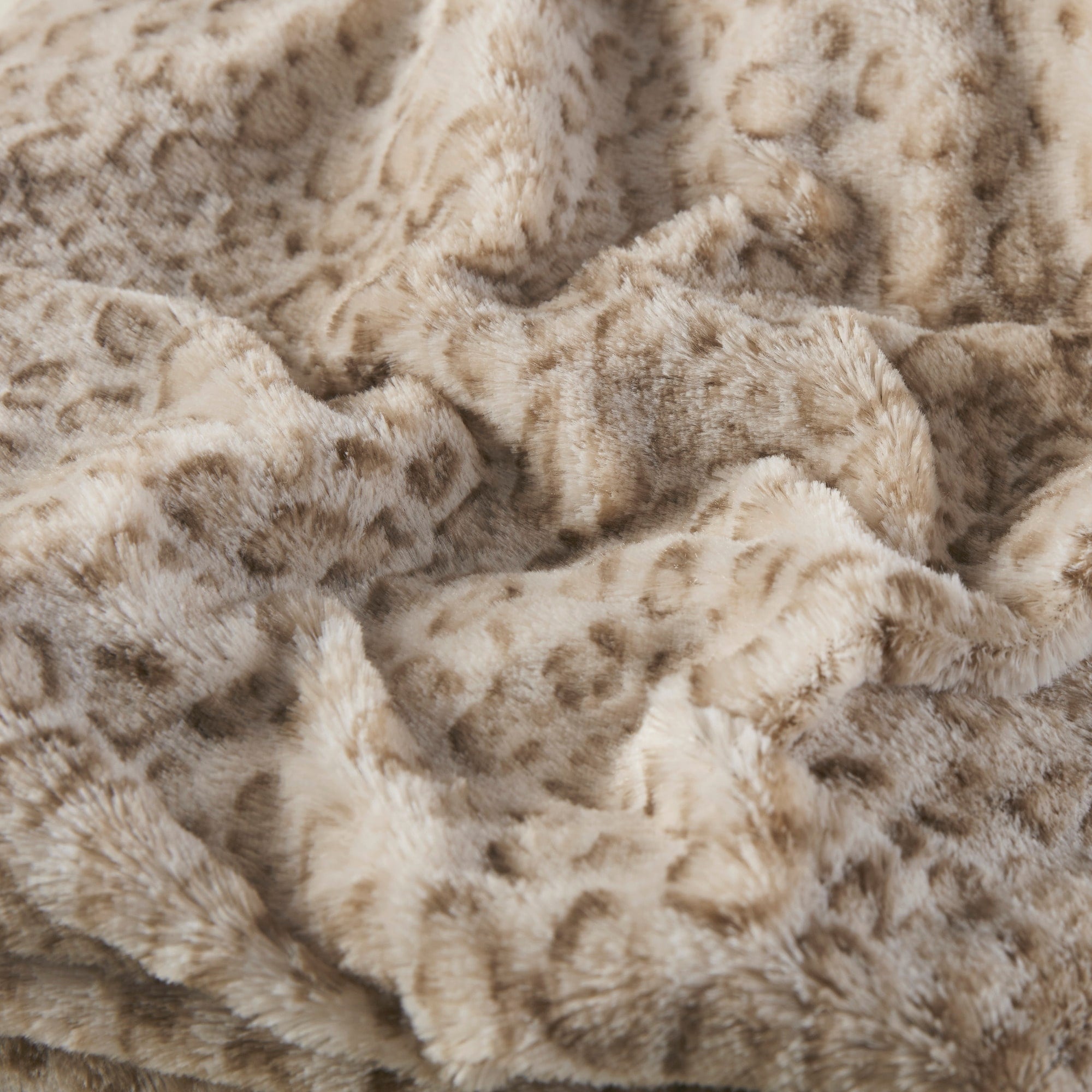 Madison Park Zuri Oversized Faux Fur Throw