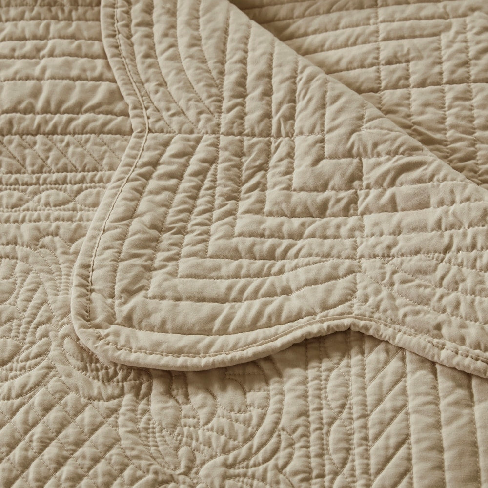 Madison Park Tuscany Oversized Quilted Throw with Scalloped Edges