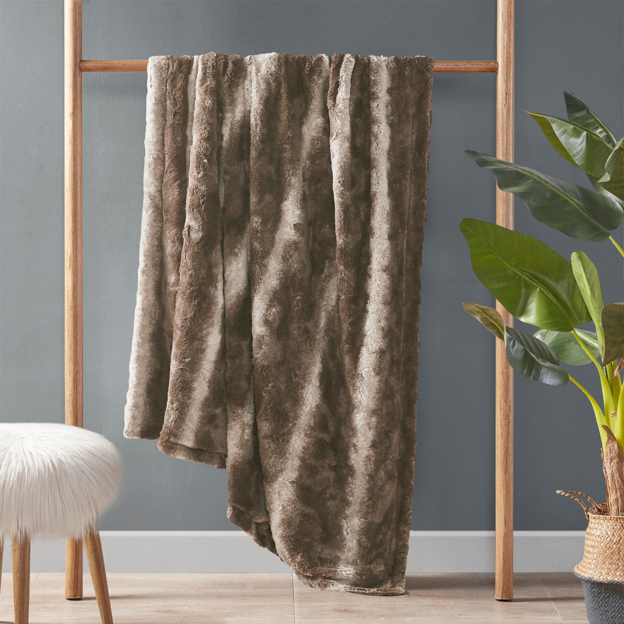 Madison Park Zuri Oversized Faux Fur Throw