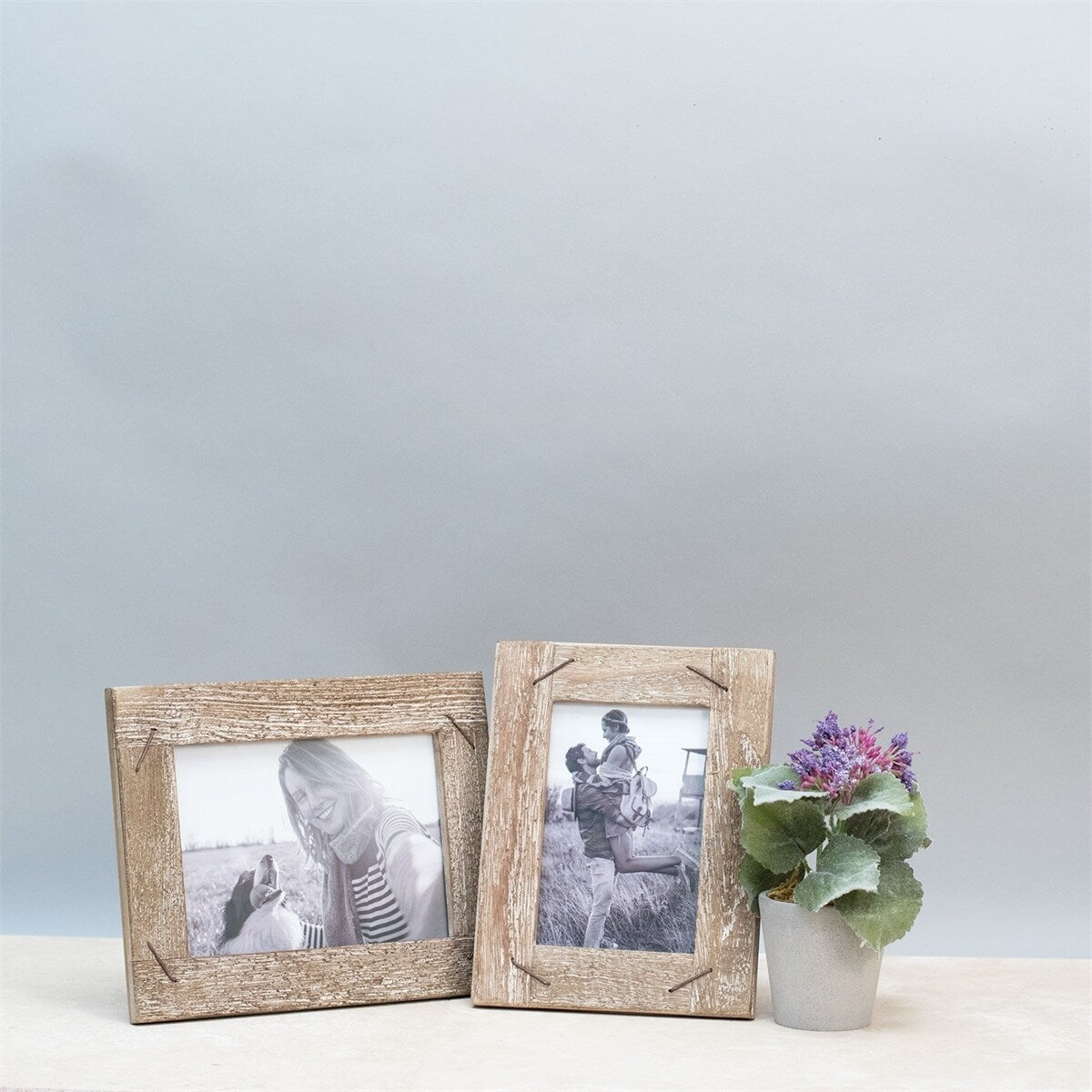 Foreside Home & Garden 4 x 6 inch Decorative Distressed Wood Picture Frame with Nail Accents