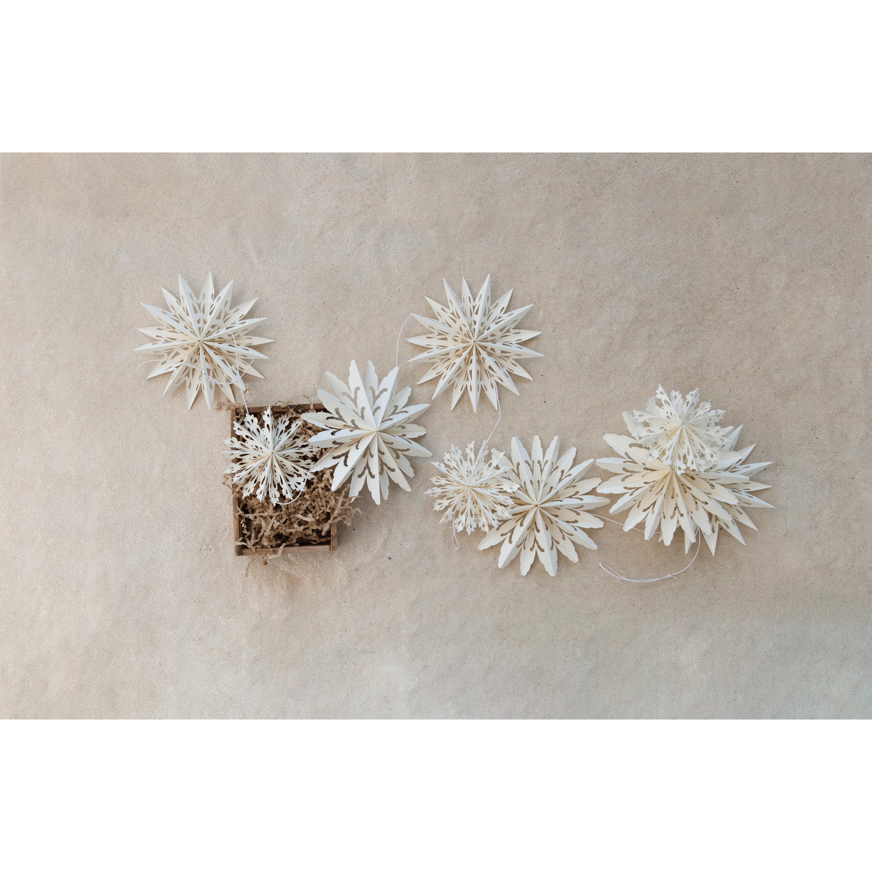 Snowflake Garland in Kraft Box - White