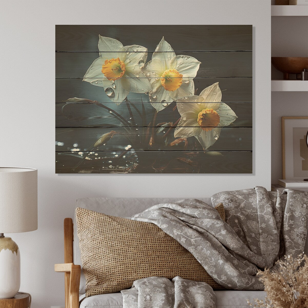 Designart Dewy Daffodils At Sunrise I Daffodils Wood Wall Decor - Traditional Silver Wood Panel On Natural Pine Wood