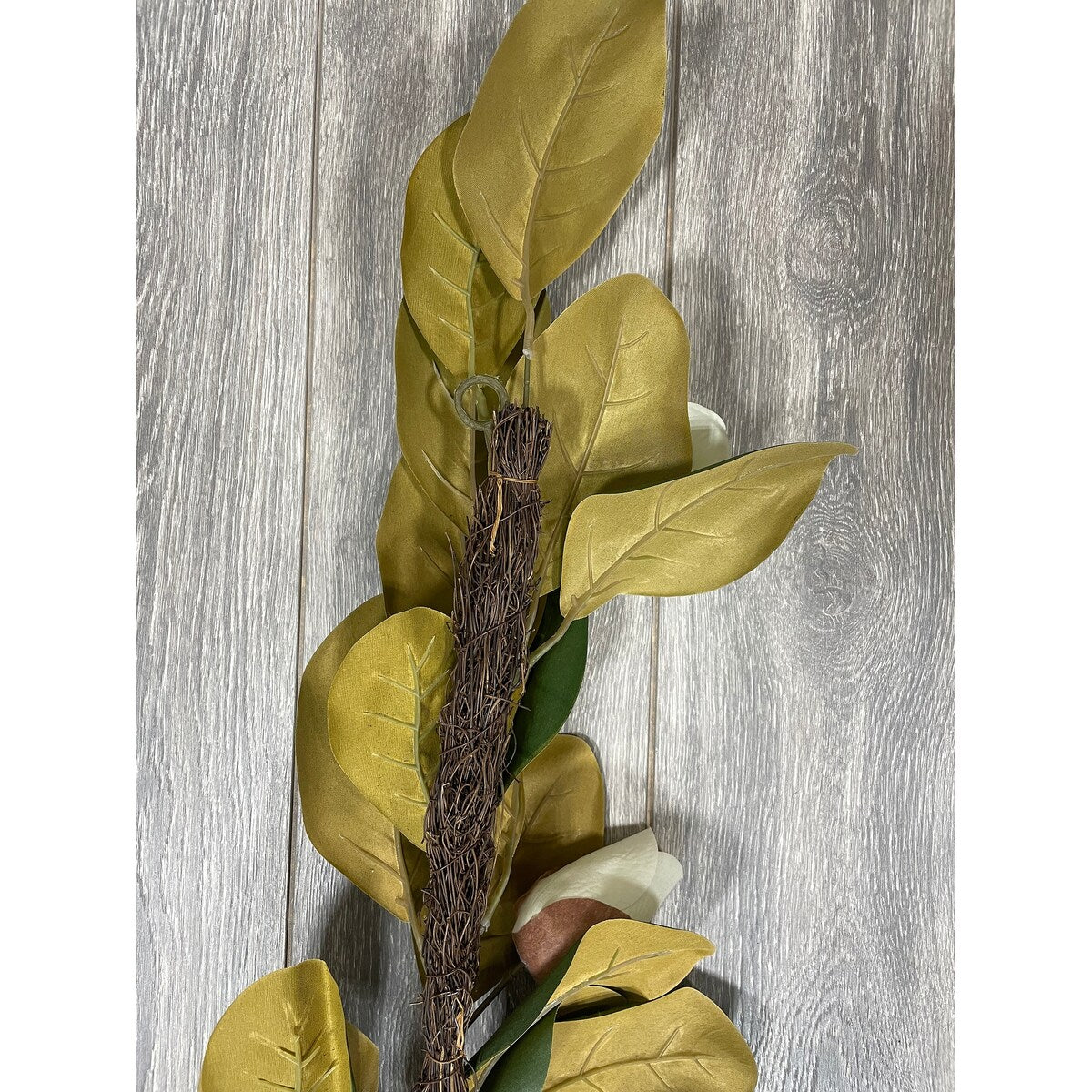 76 Magnolia Garland with 7 Flowers - Multicolor - 76